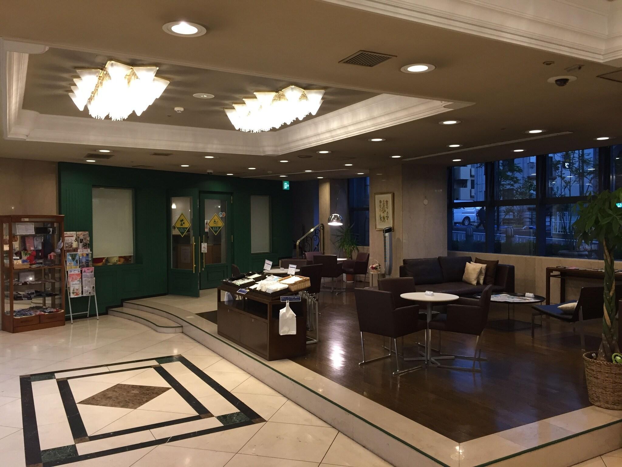 Vista Lobby Yokohama Mandarin Hotel