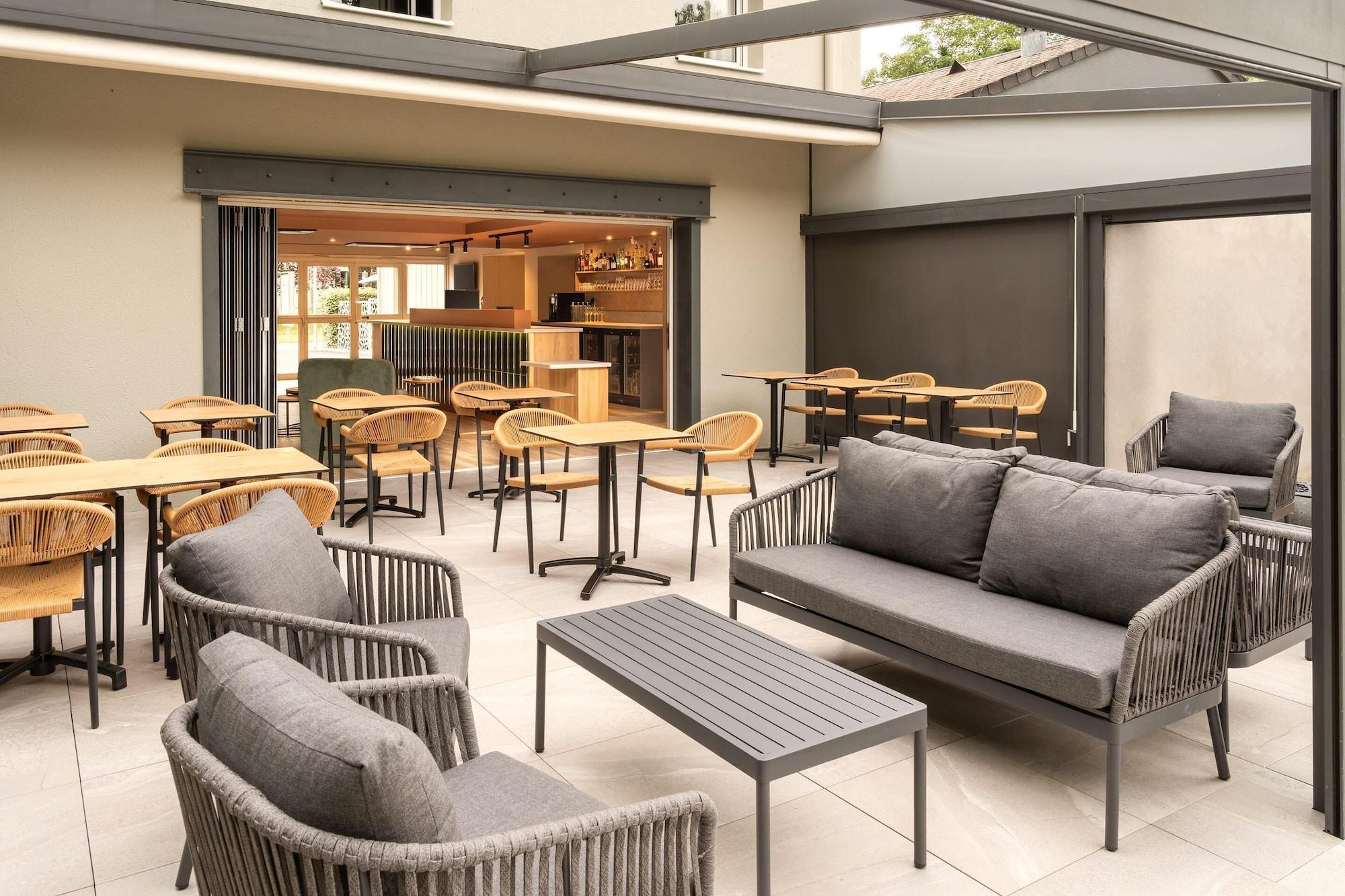 Bar/Salón Sure Hotel by Best Western Tours Sud