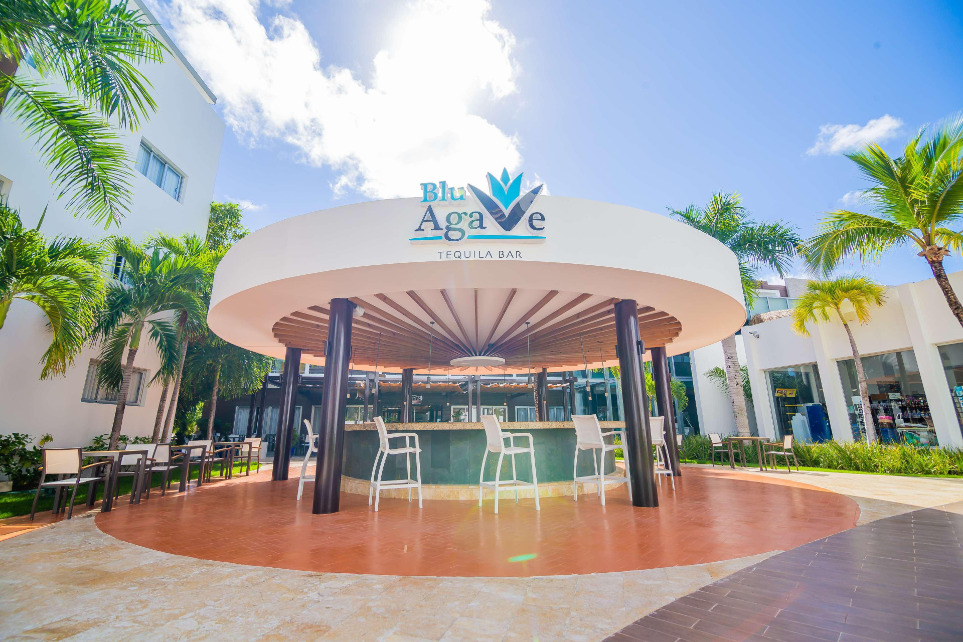 Bar/Salón Bluebay Grand Punta Cana Luxury All Inclusive