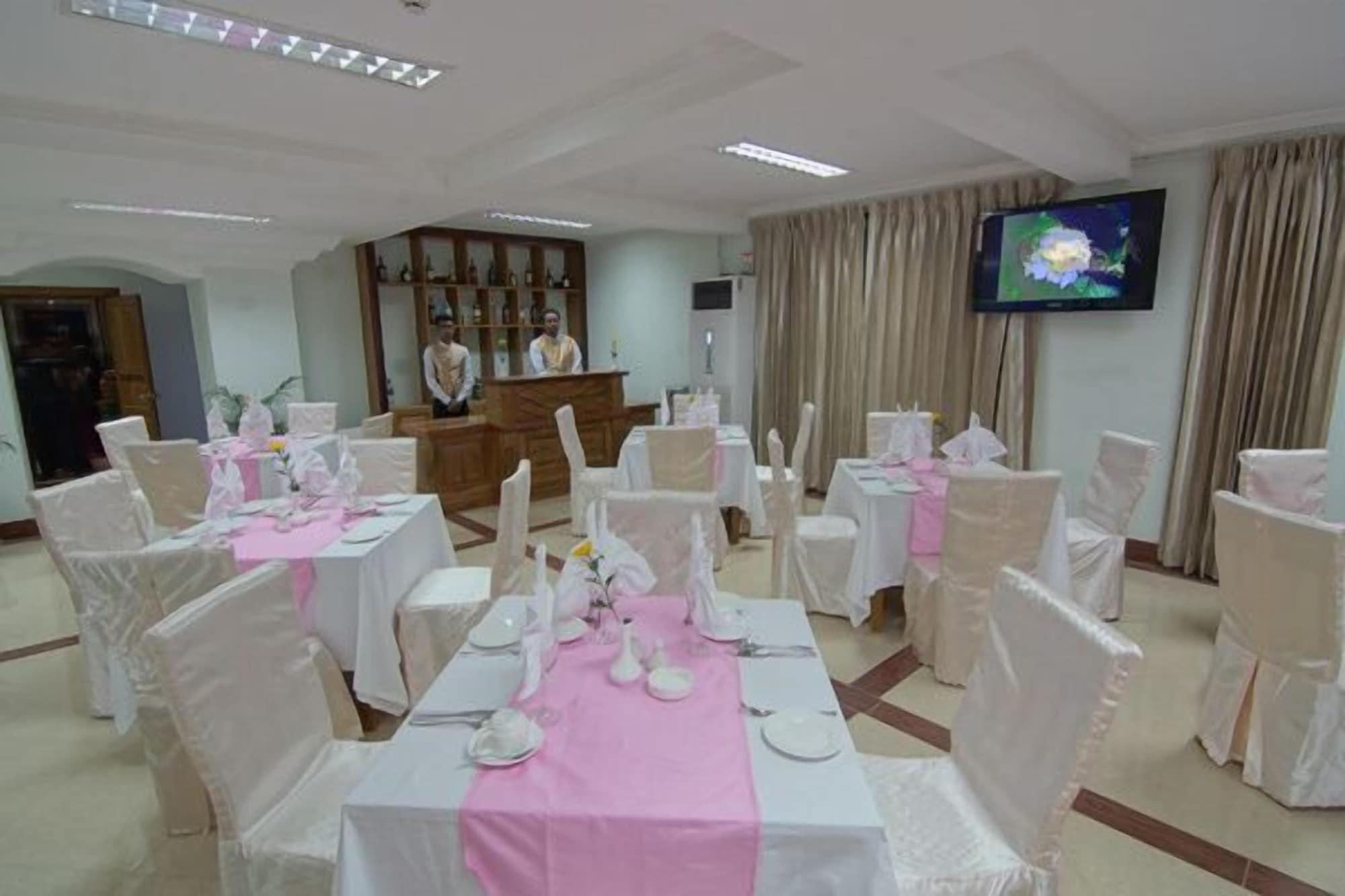 Restaurant Yadanar Theingi Hotel