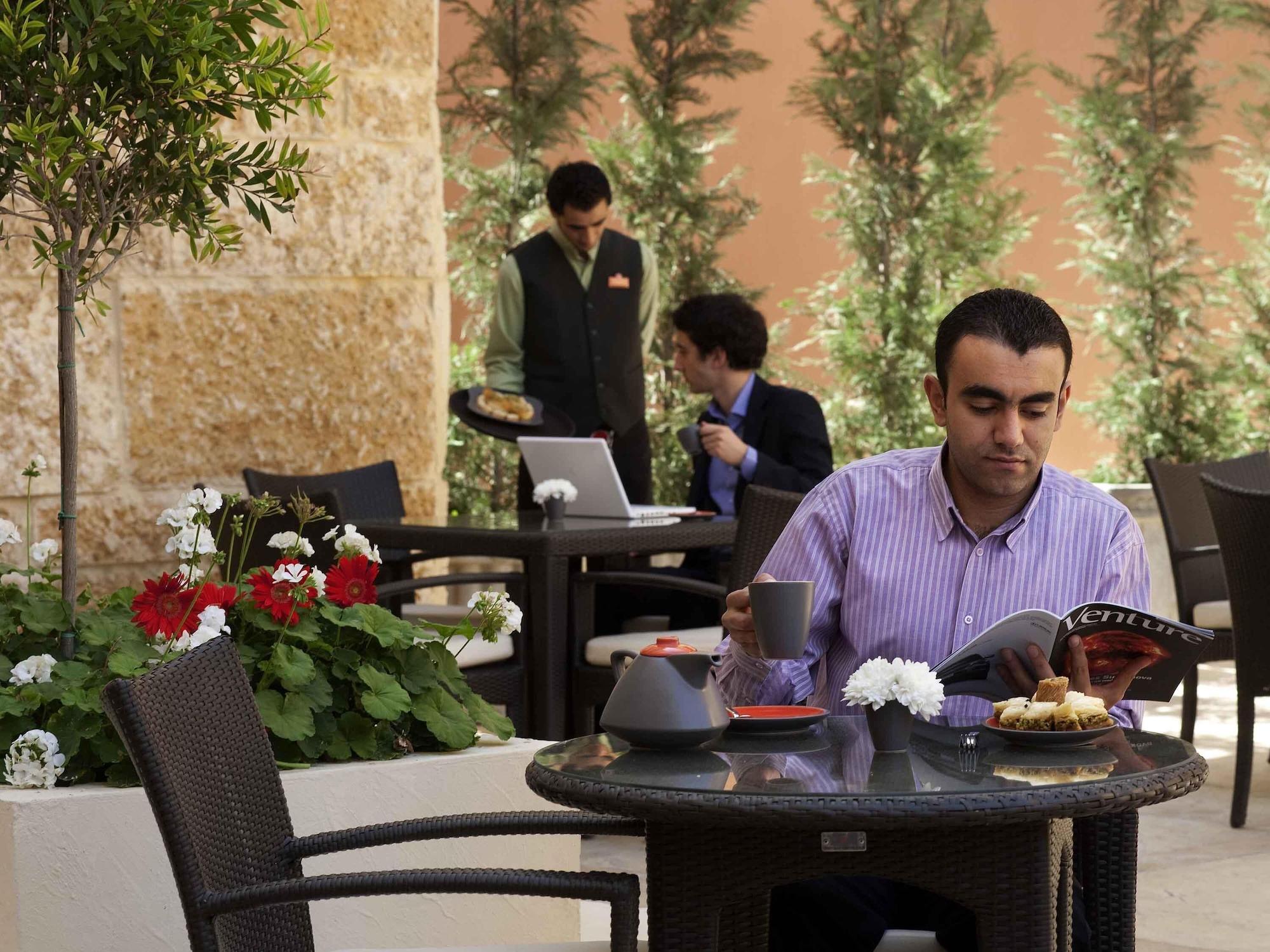 Bar/Salón ibis Amman