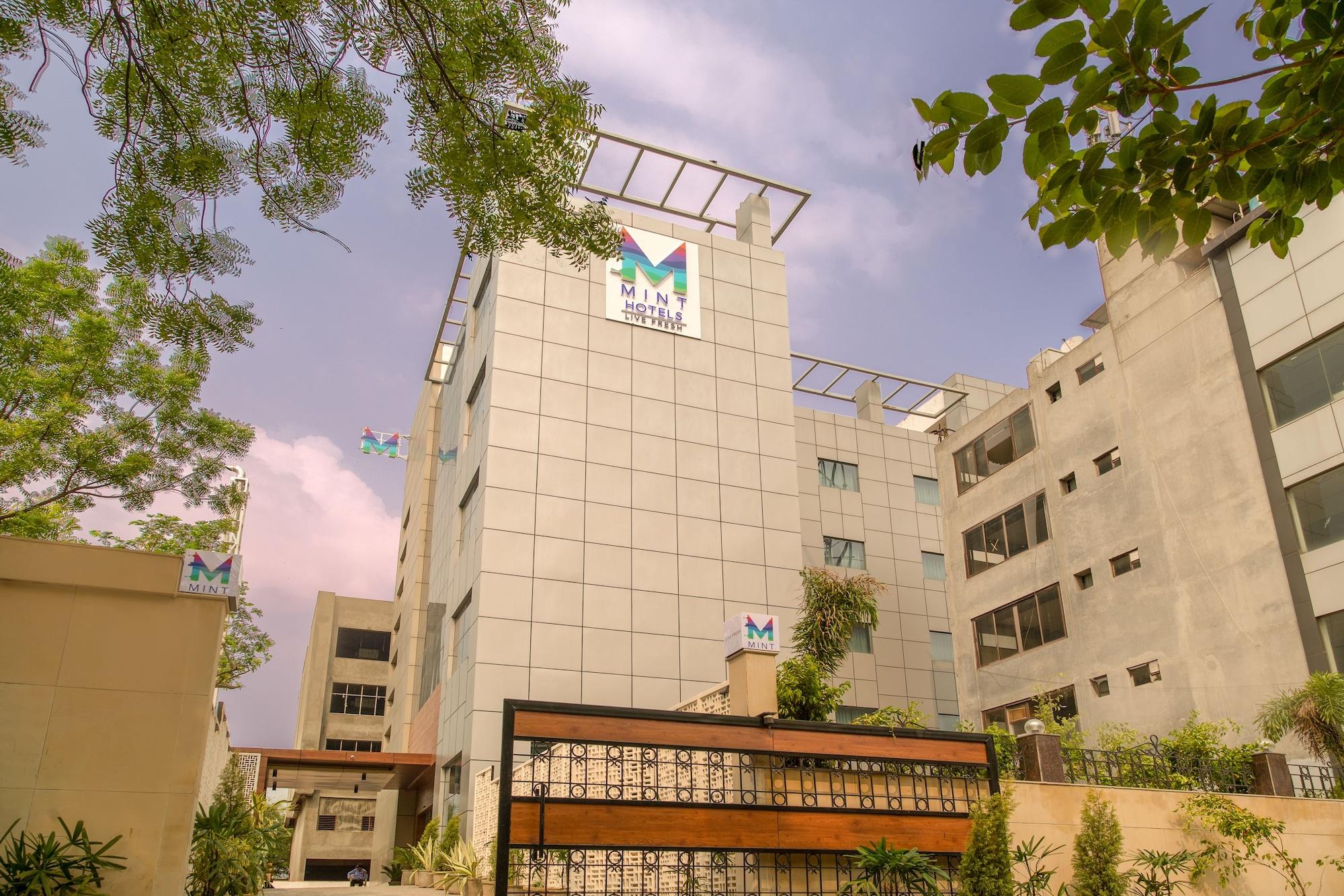 Varios Hotel Mint Select Noida