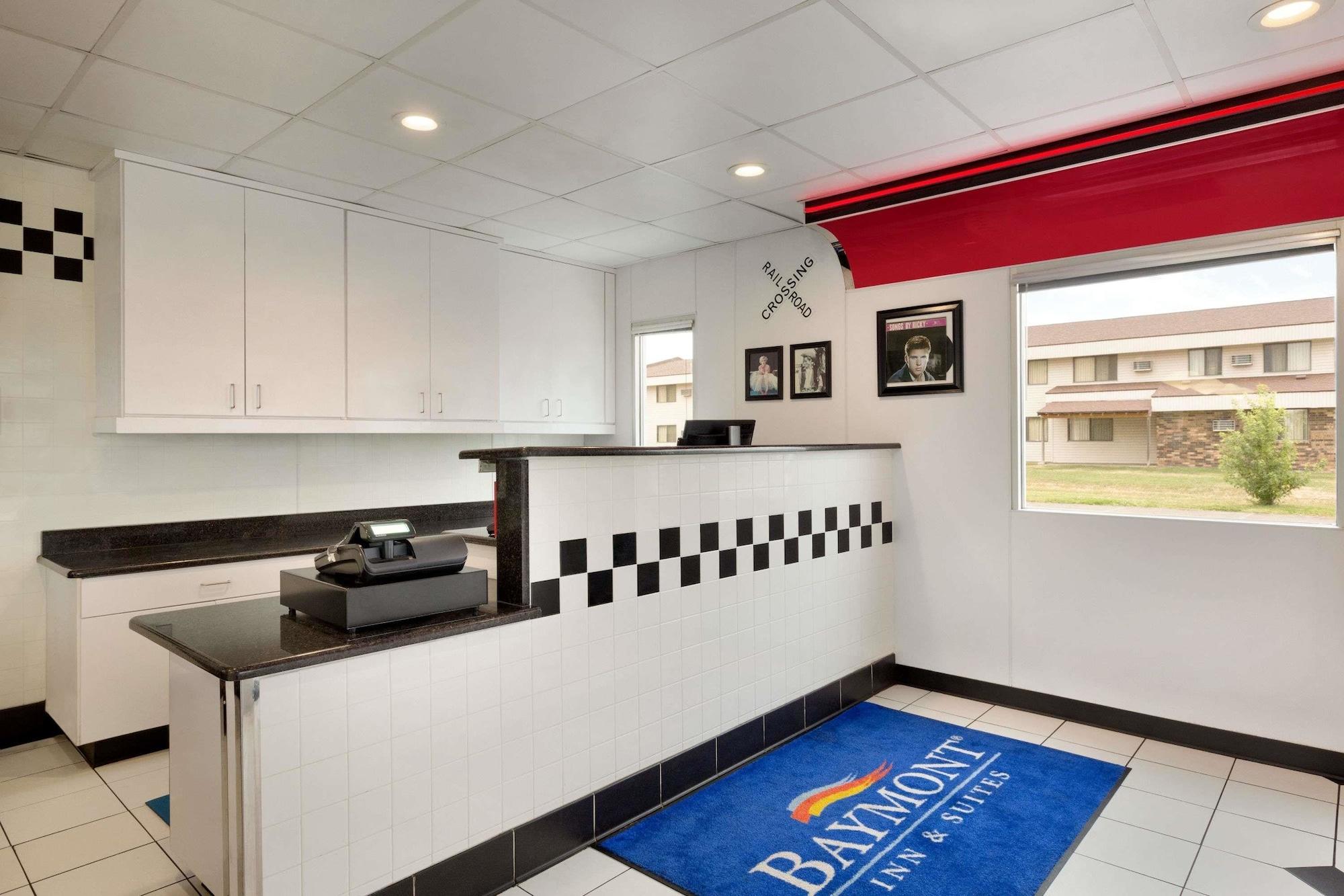 Vista Lobby Baymont by Wyndham Glendive