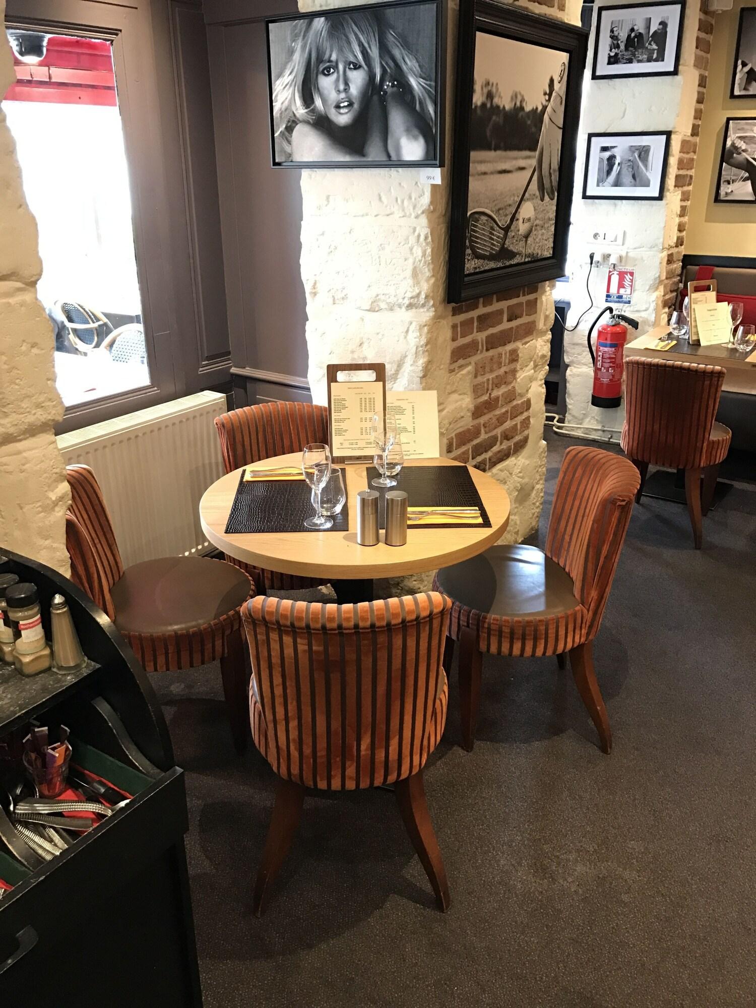 Bar/Salón Hotel l'Avenue