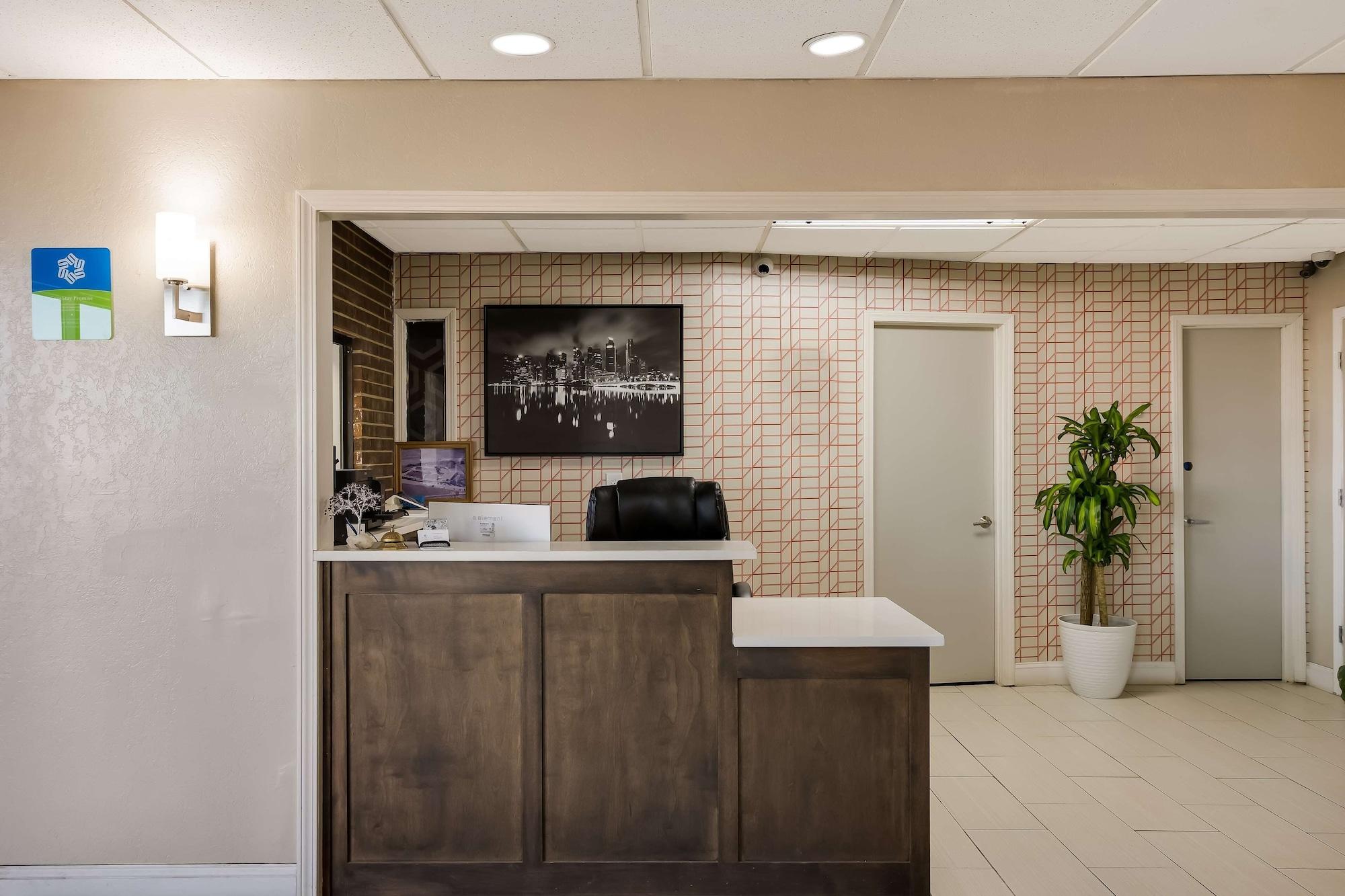 Vista Lobby SureStay Hotel by Best Western Higginsville