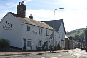 Alojamiento - Bridge House