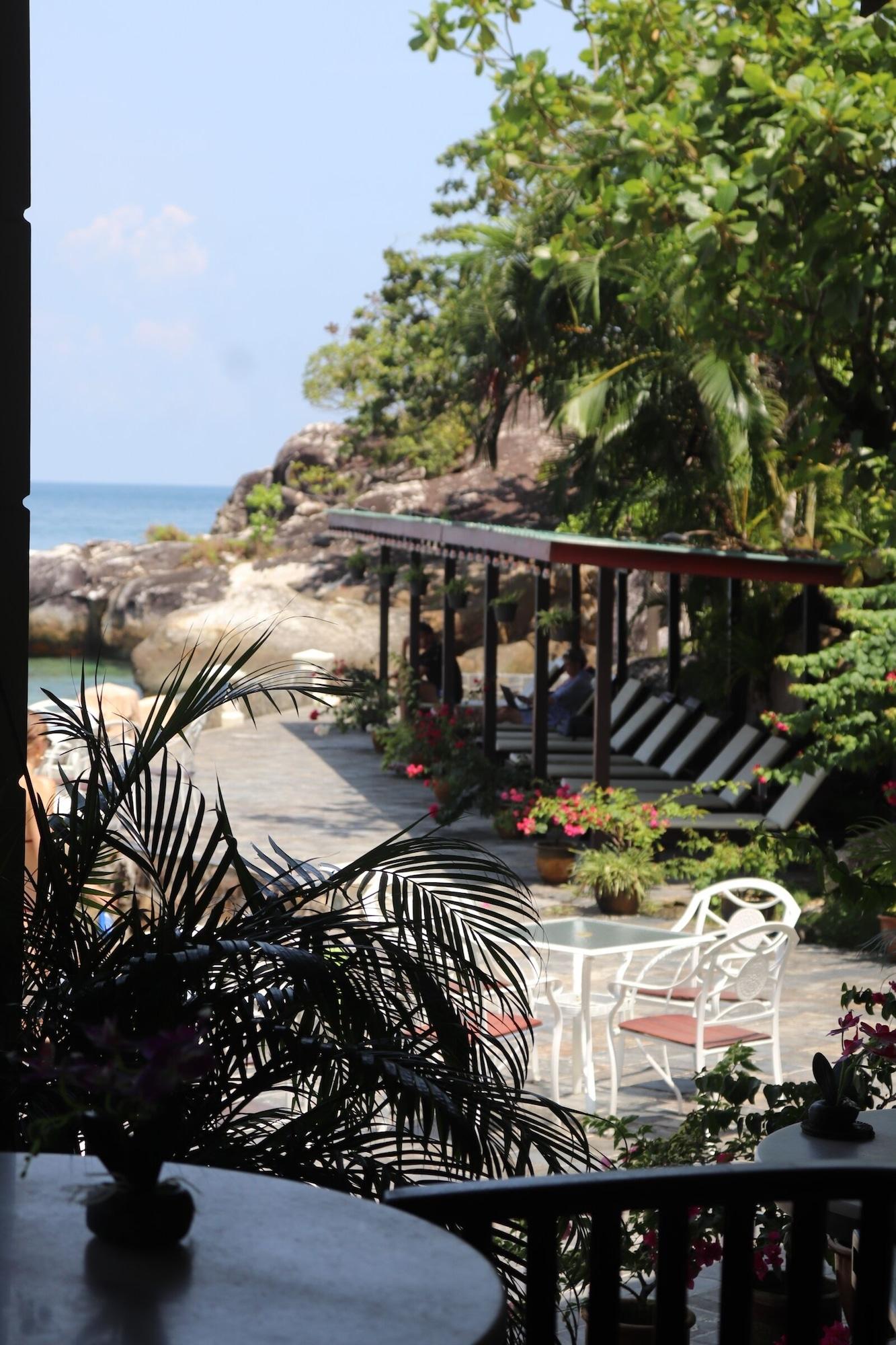 Restaurant Minang Cove Resort