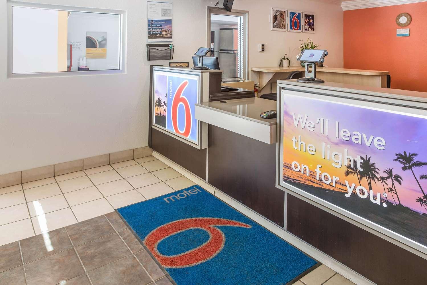 Vista Lobby Motel 6 King City, CA