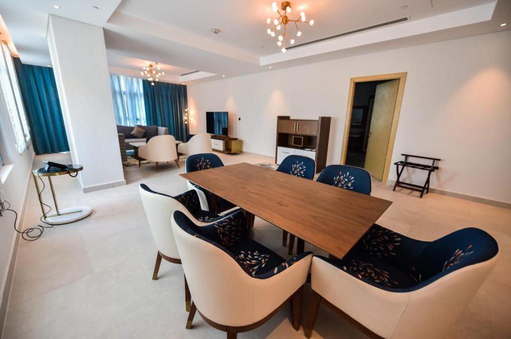 Comodidades del Alojamiento Waterfront Hotel and Apartment