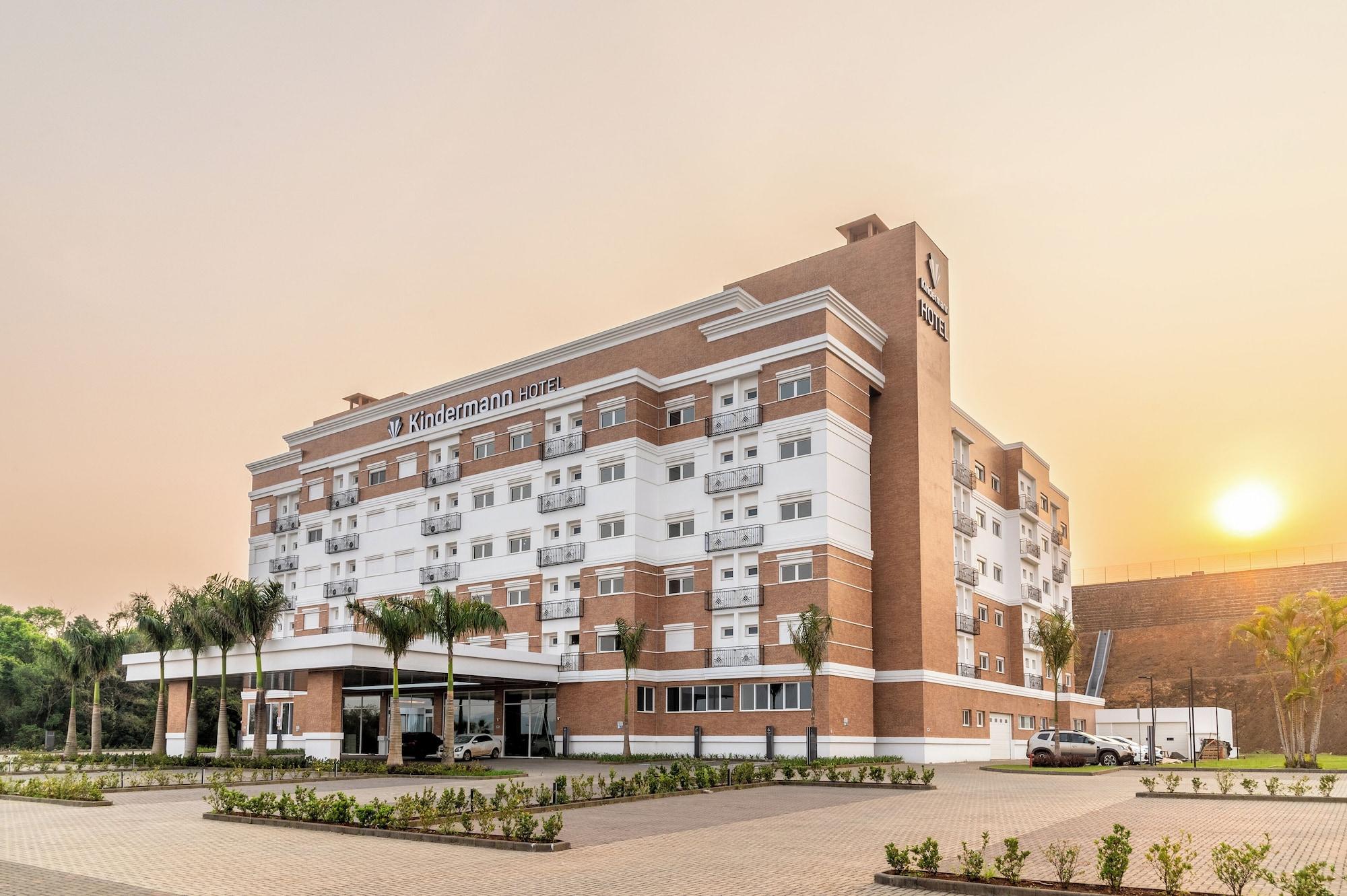 Vista Exterior Hotel Kindermann Chapecó - Hotel Novo
