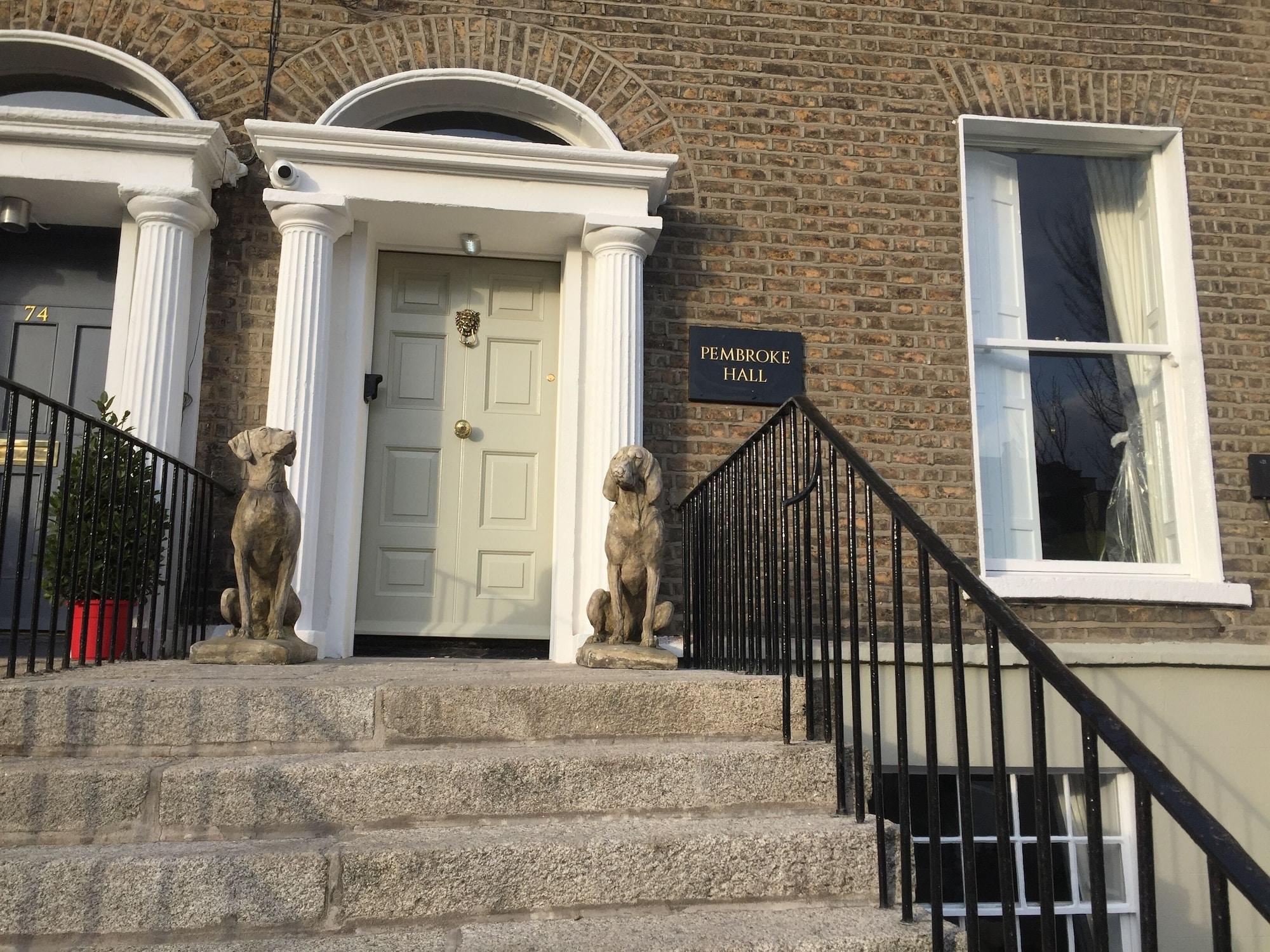 Vista Exterior Pembroke Hall
