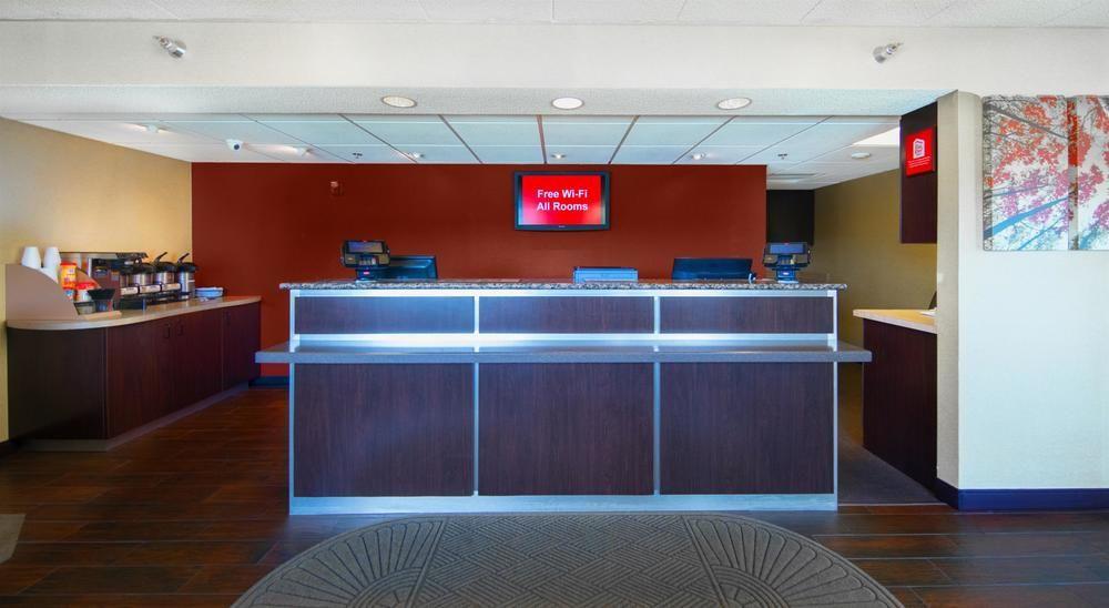 Vista Lobby Red Roof Inn Cincinnati Northeast - Blue Ash