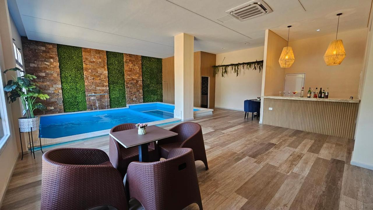 Vista Piscina Mensú Grand Hotel