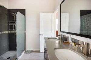 Alquiler Vacacional - Luxury Oceanfront Cayman Brac Escape, Private Pool, 3BR Stunning Caribbean Views