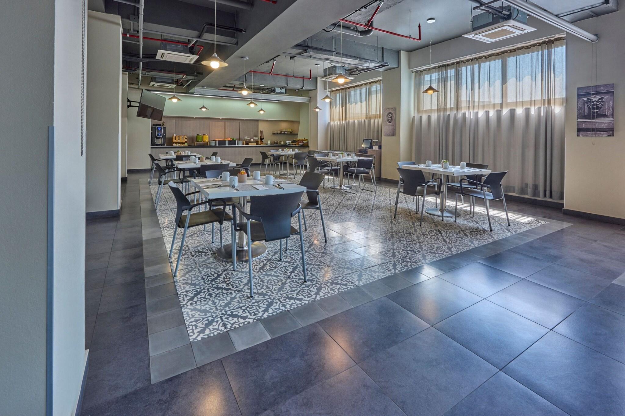 Restaurant City Express Plus by Marriott Ciudad de México Patio Universidad