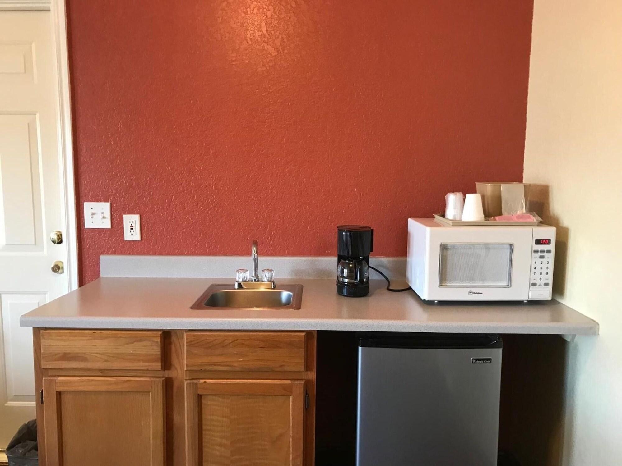 Varios Budget Inn Madill