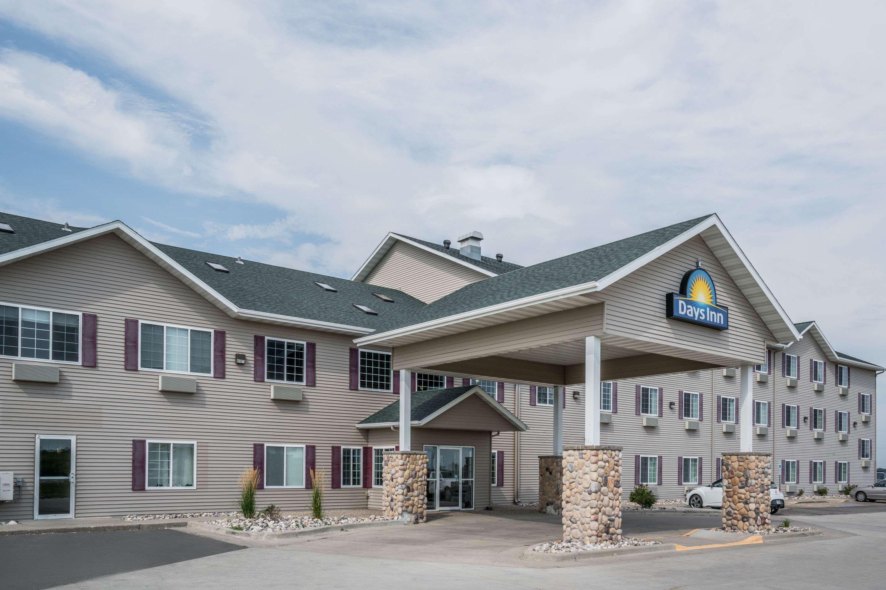 Vista Exterior Days Inn by Wyndham Fargo/Casselton