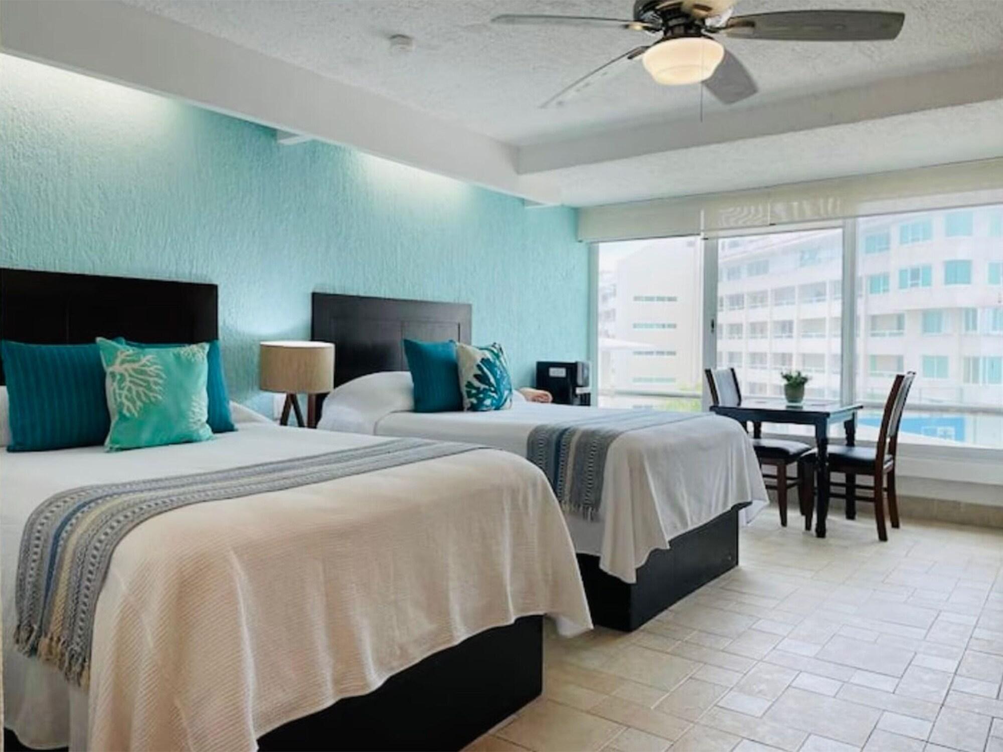Varios Cancun Studio With View of la Laguna