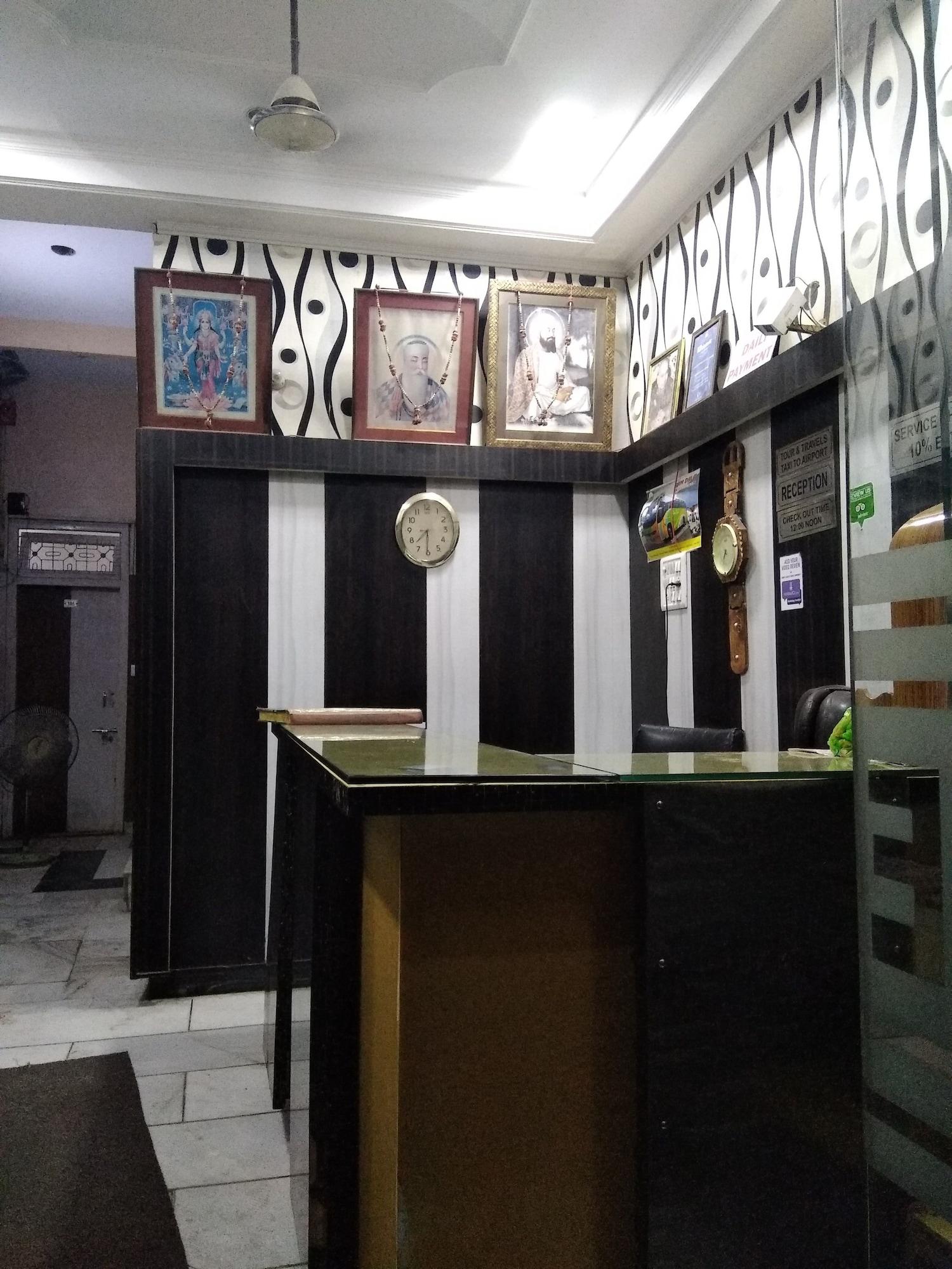 Vista Exterior Hotel Silver Palace - Hostel