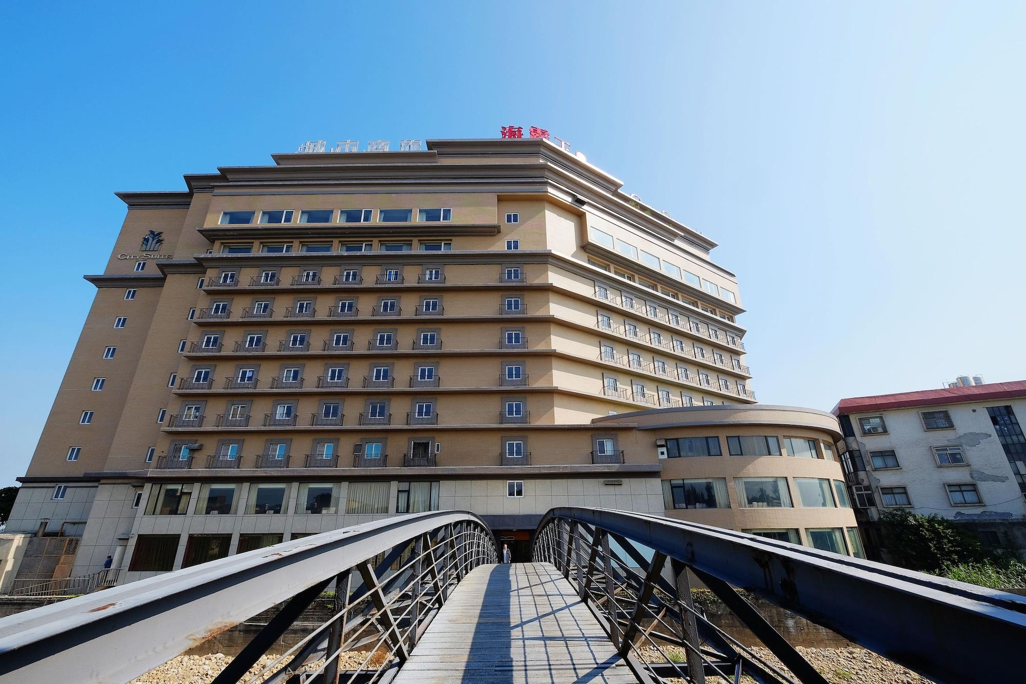 Vista Exterior City Suites Gateway