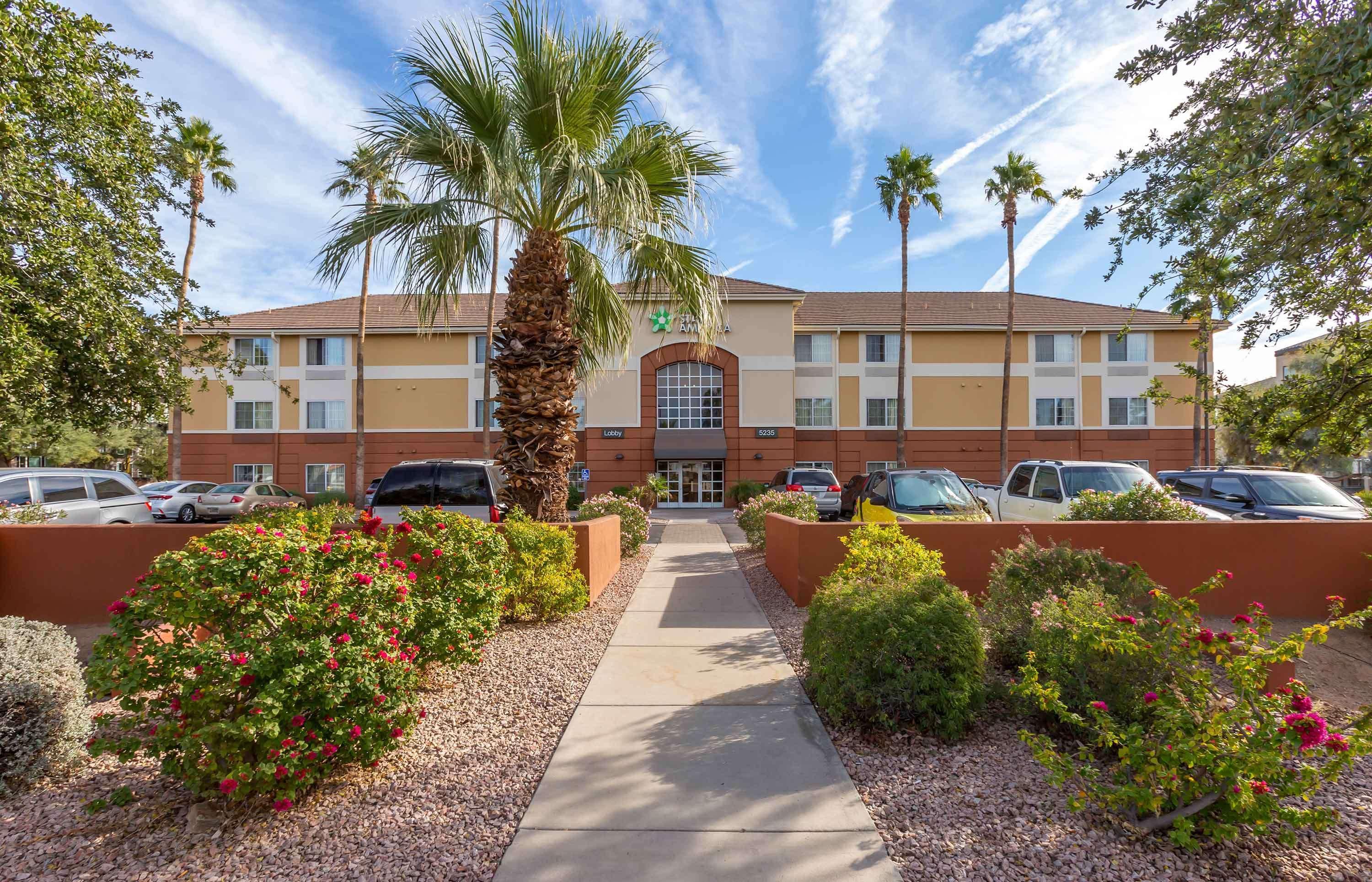 Vista Exterior Extended Stay America Suites Phoenix Biltmore