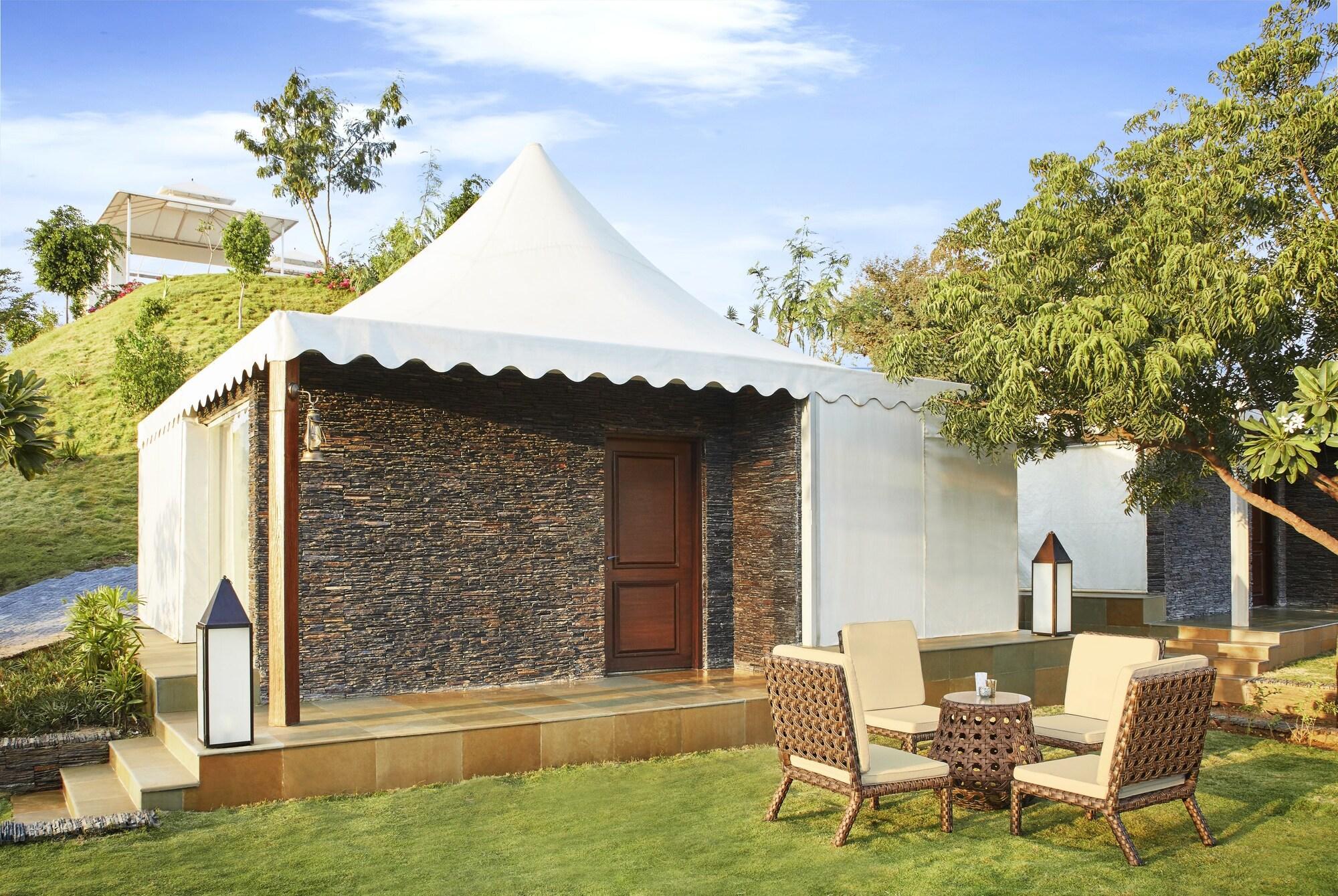 Vista Exterior Taj Aravali Resort & Spa