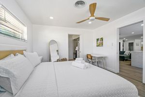Renta Vacacional - Stunning Retreat - Hot Tub - Sauna - Heated Pool - Games Room- Cold Plunge