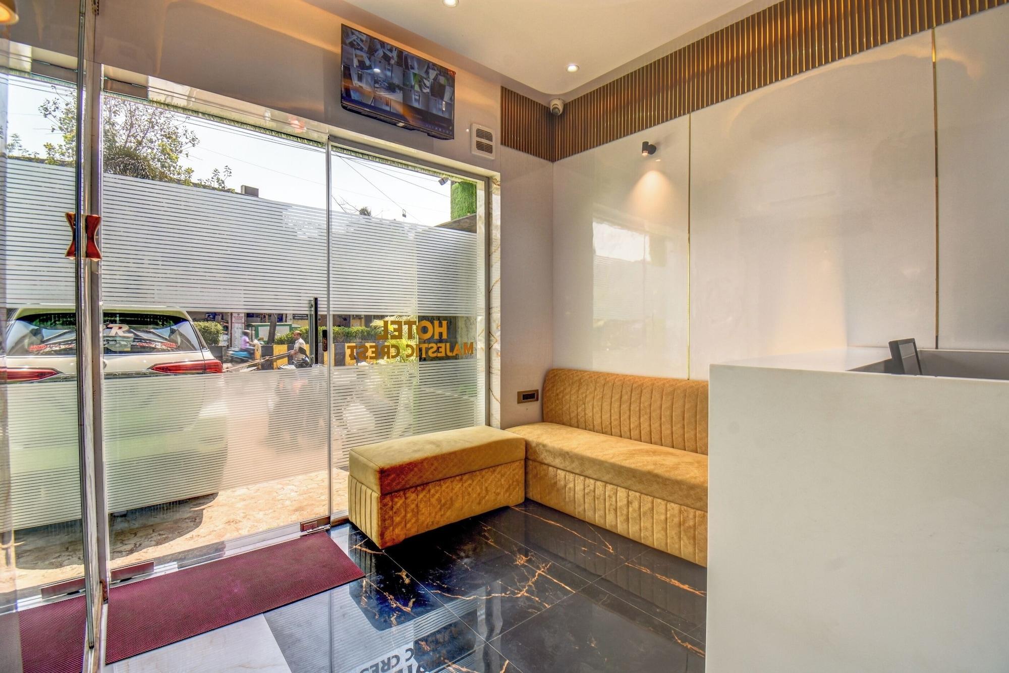 Vista Lobby Hotel Majestic Crest