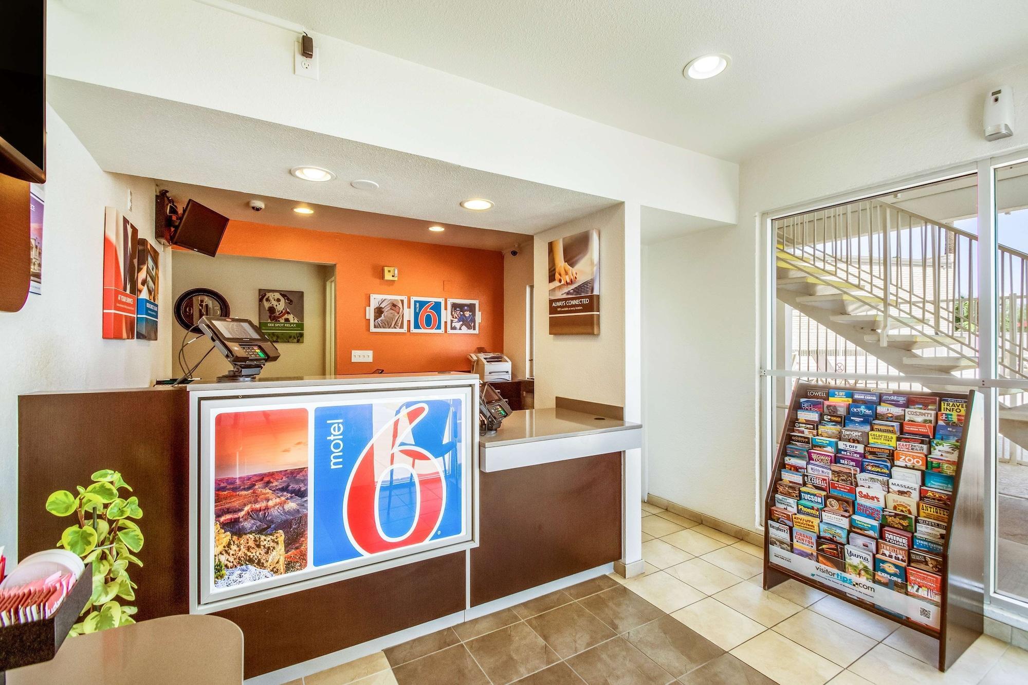 Vista Lobby Motel 6 Youngtown, AZ - Phoenix - Sun City