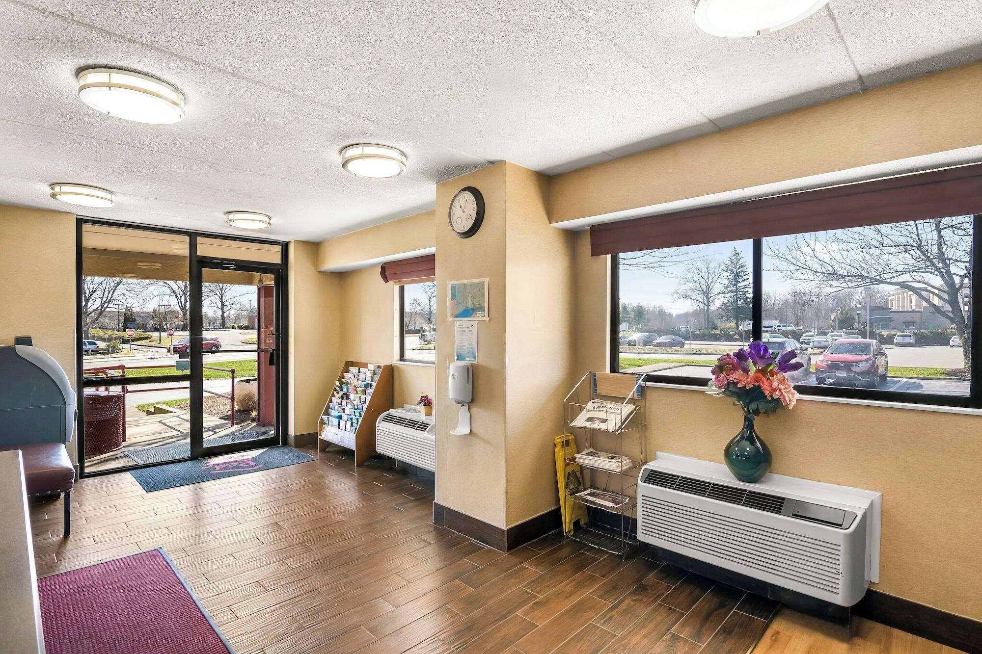 Vista Lobby Red Roof Inn Enfield