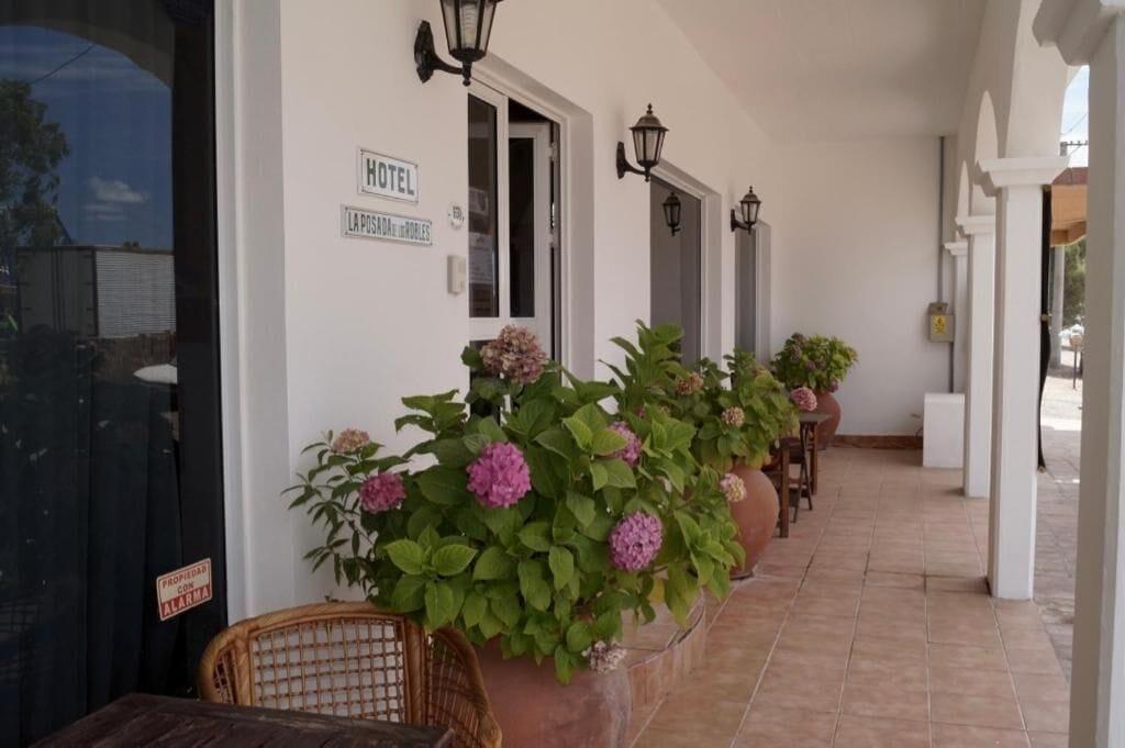 Vista da fachada La Posada de los Robles