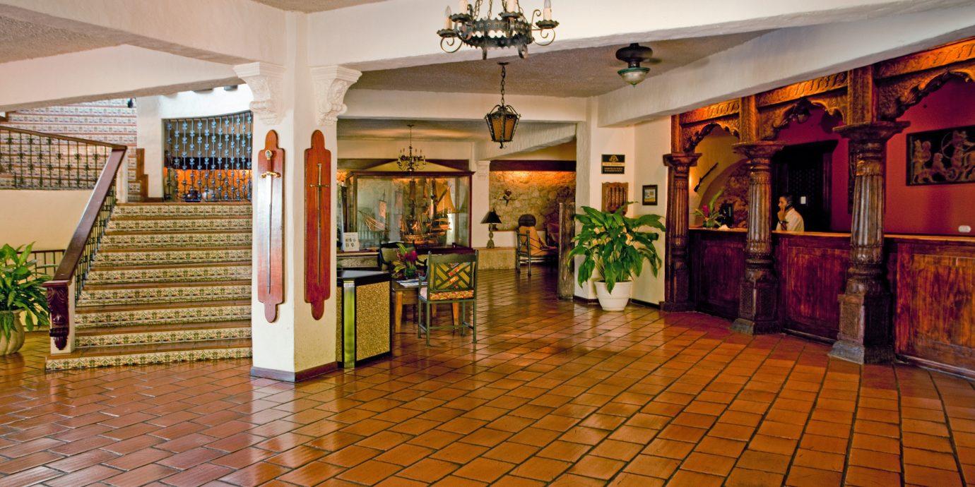 Vista Lobby Parador Resort & Spa