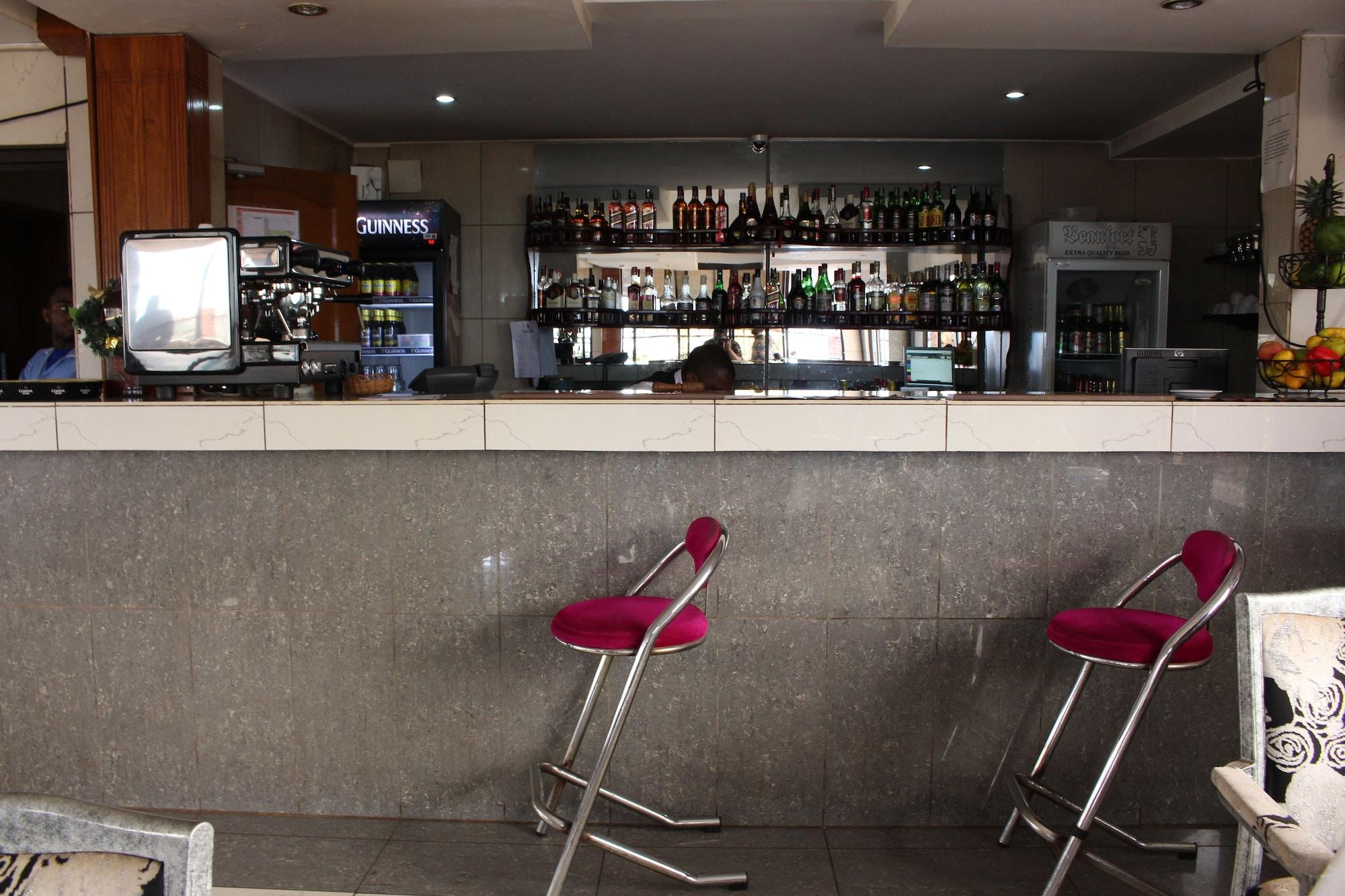Bar/Salón Tou'Ngou Hotel