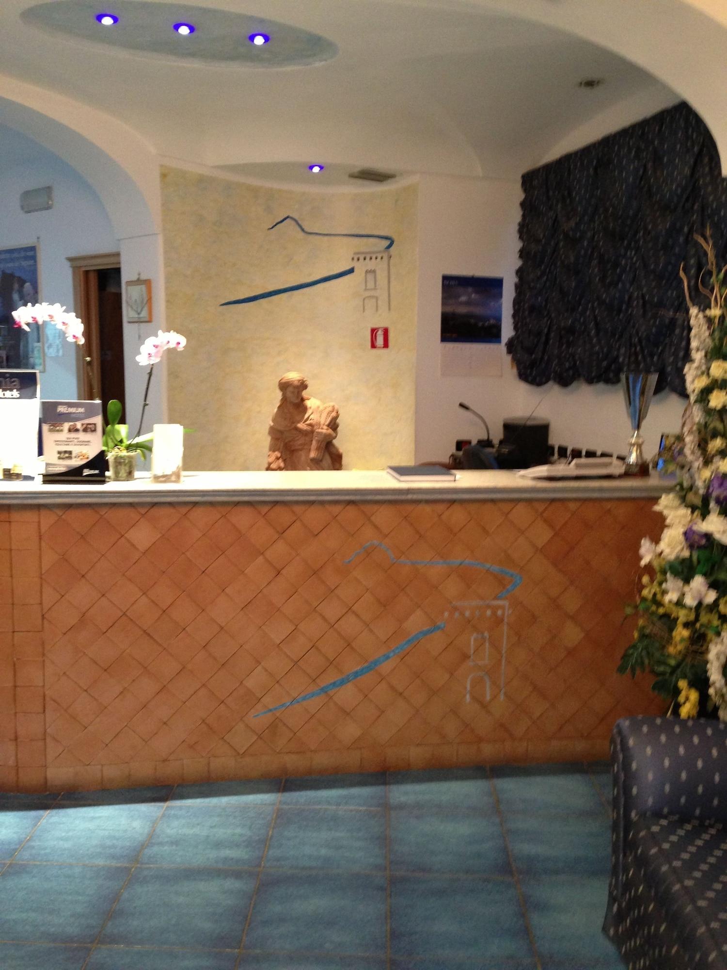 Vista Lobby Hotel Saint Raphael