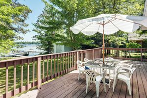 Alquiler Vacacional - Solberg Lake House: Dock, Deck + Stunning Views!