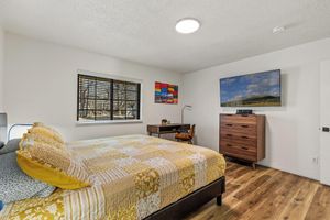 Alquiler Vacacional - Downtown Sunshine Bungalow w/AC, Fully Fenced Yard, 5 Smart TVs, W/D, Fast WiFi.