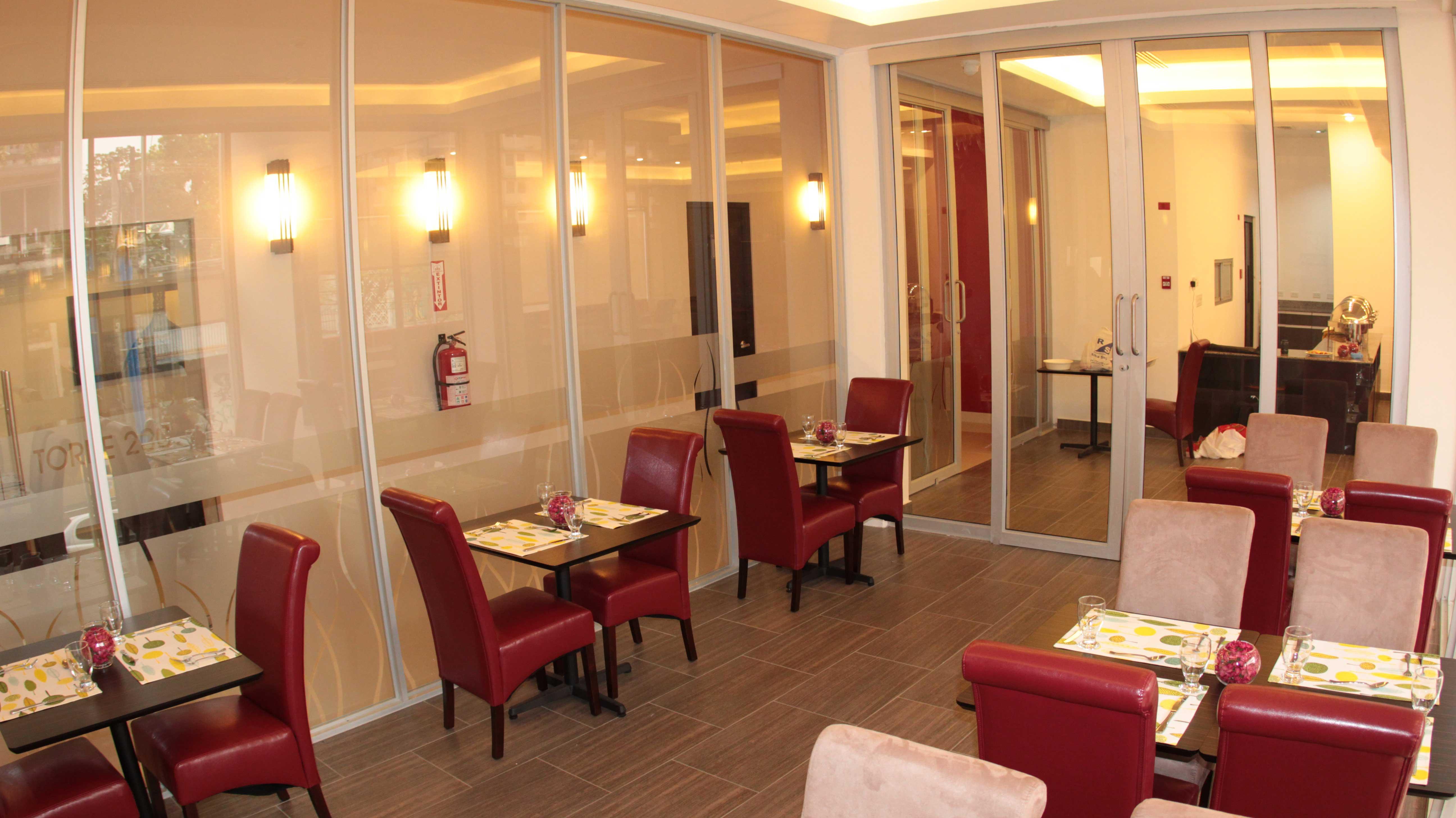 Restaurant AZ Hotel & Suites