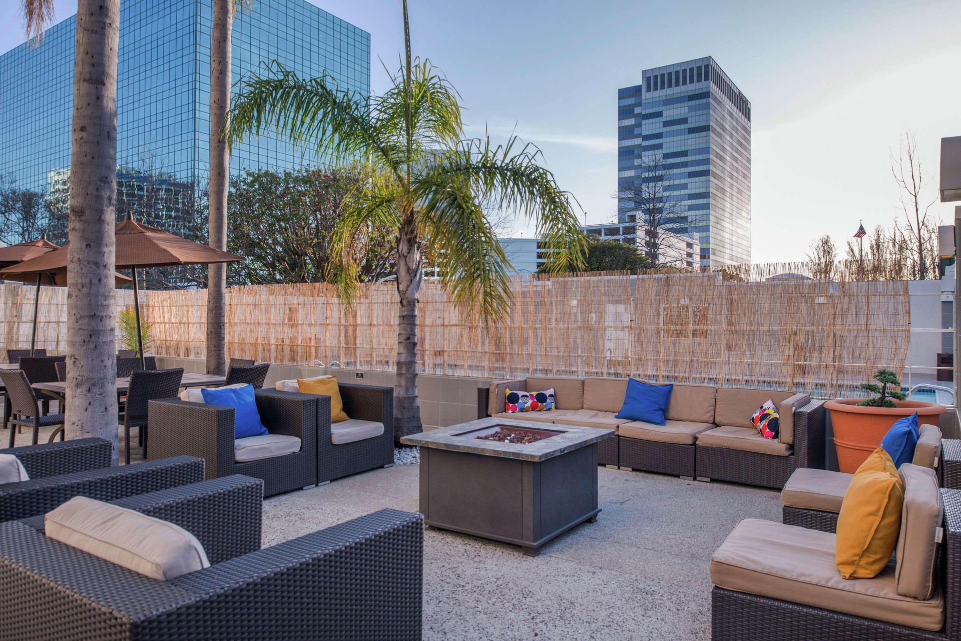 Restaurant DoubleTree by Hilton LAX - El Segundo