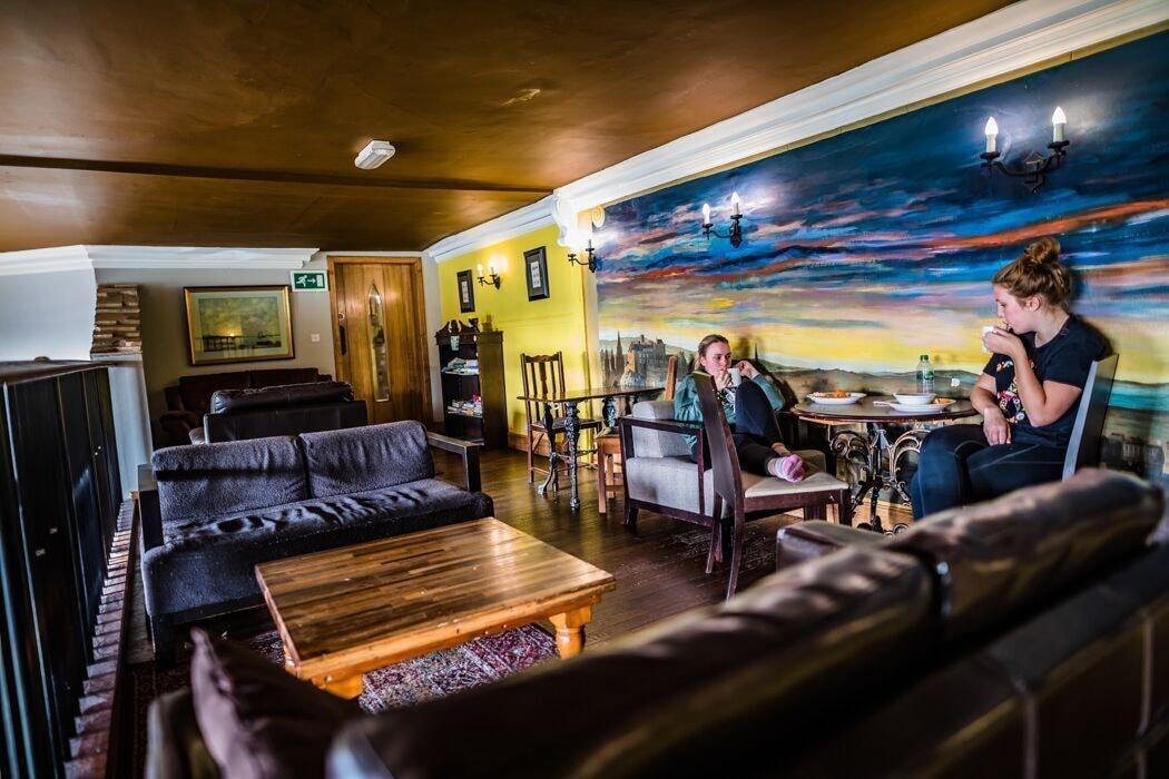 Bar/Salón Castle Rock Hostel