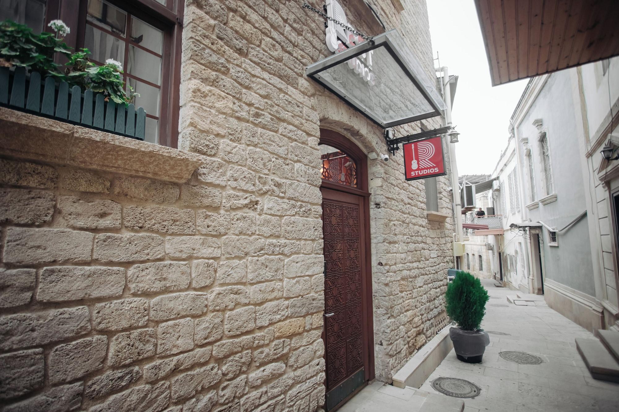 Vista Exterior Rest Studios