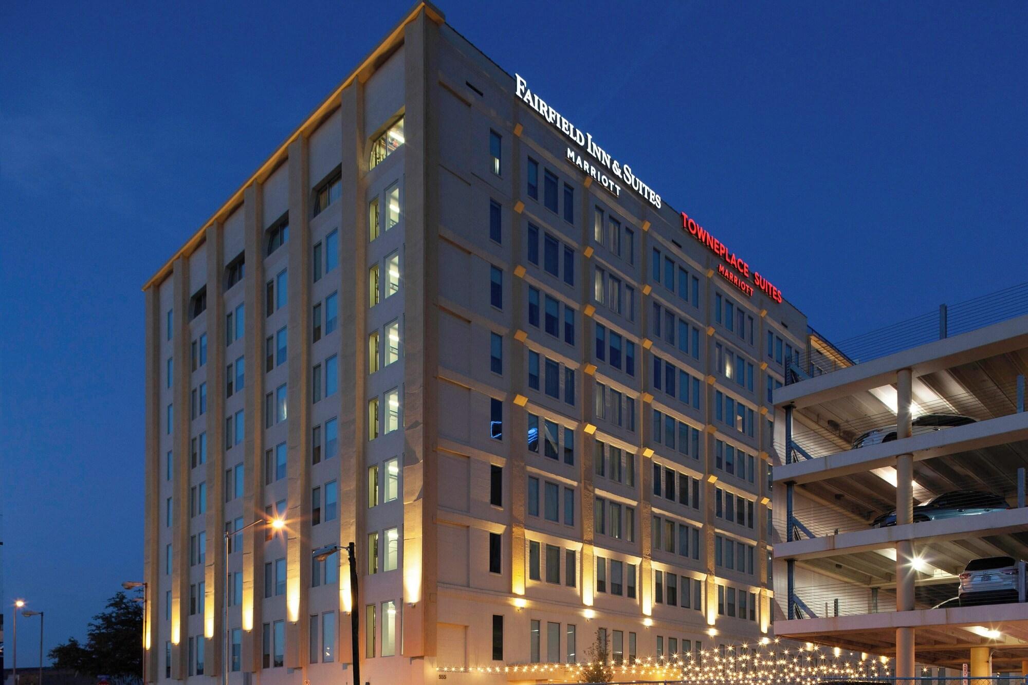 Vista Exterior Fairfield Inn & Suites by Marriott Dallas Downtown