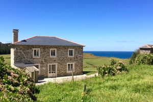 Arriendo temporal - Sunny country cottage with garden located steps from several stunning beaches.