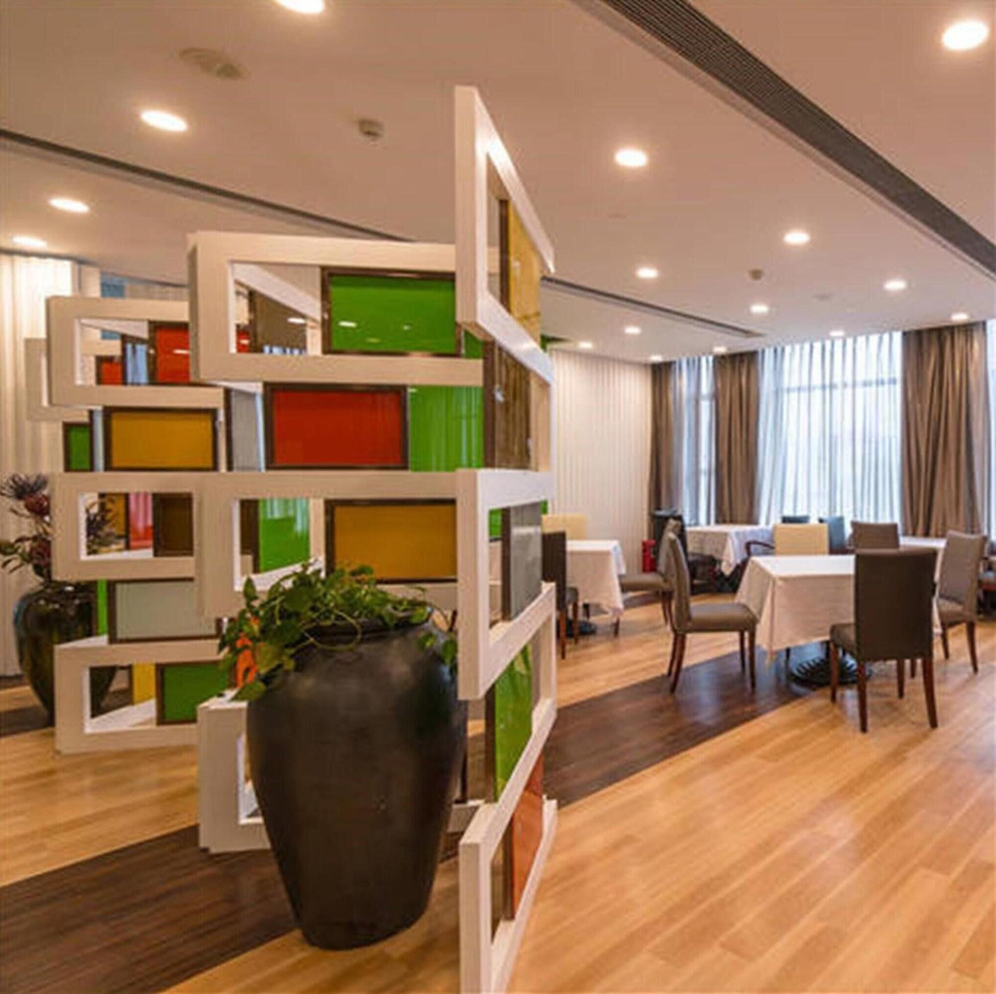 Restaurant The Summit Hotel