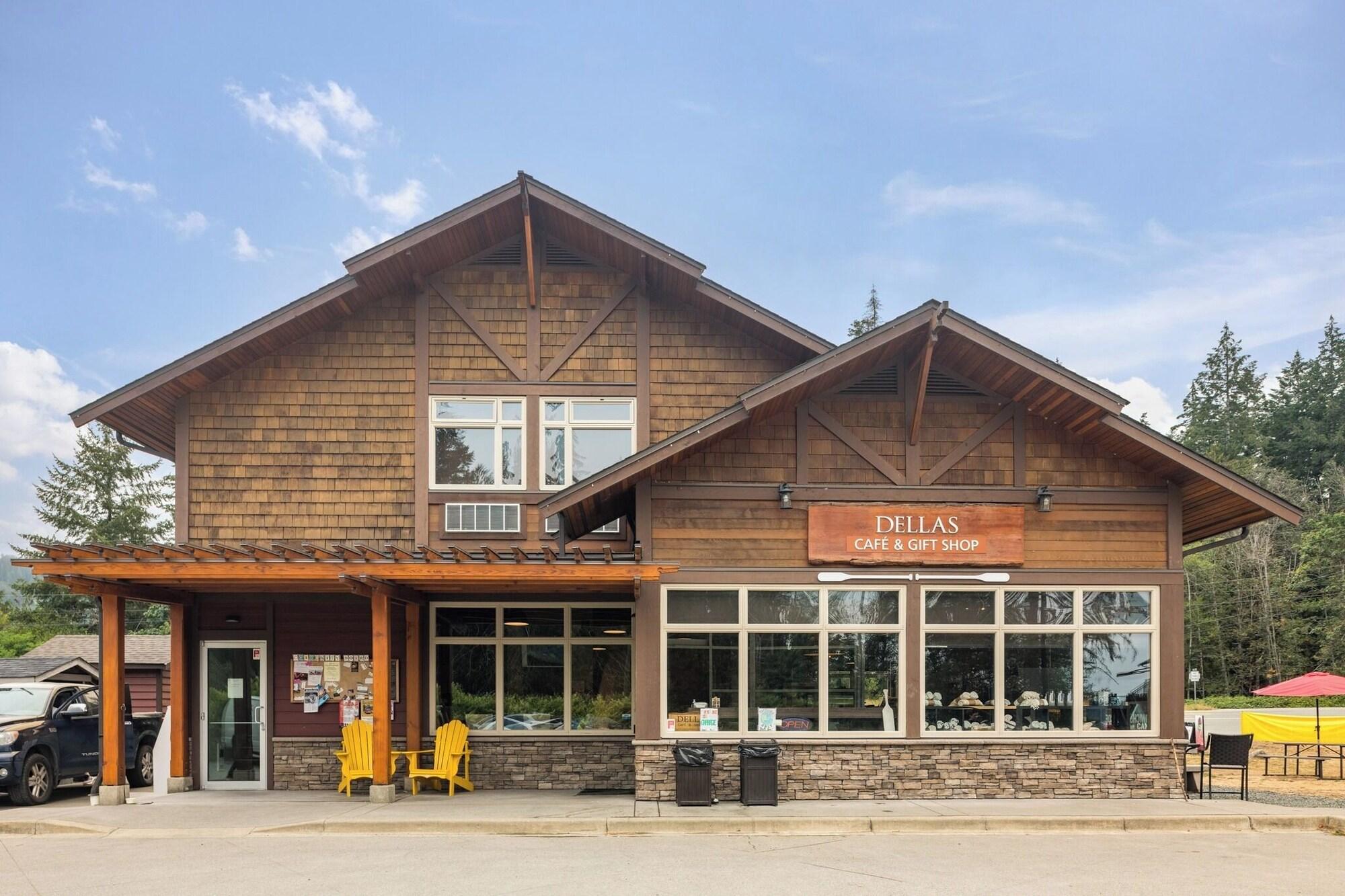 Bar/Salón Sproat Lake Landing Resort