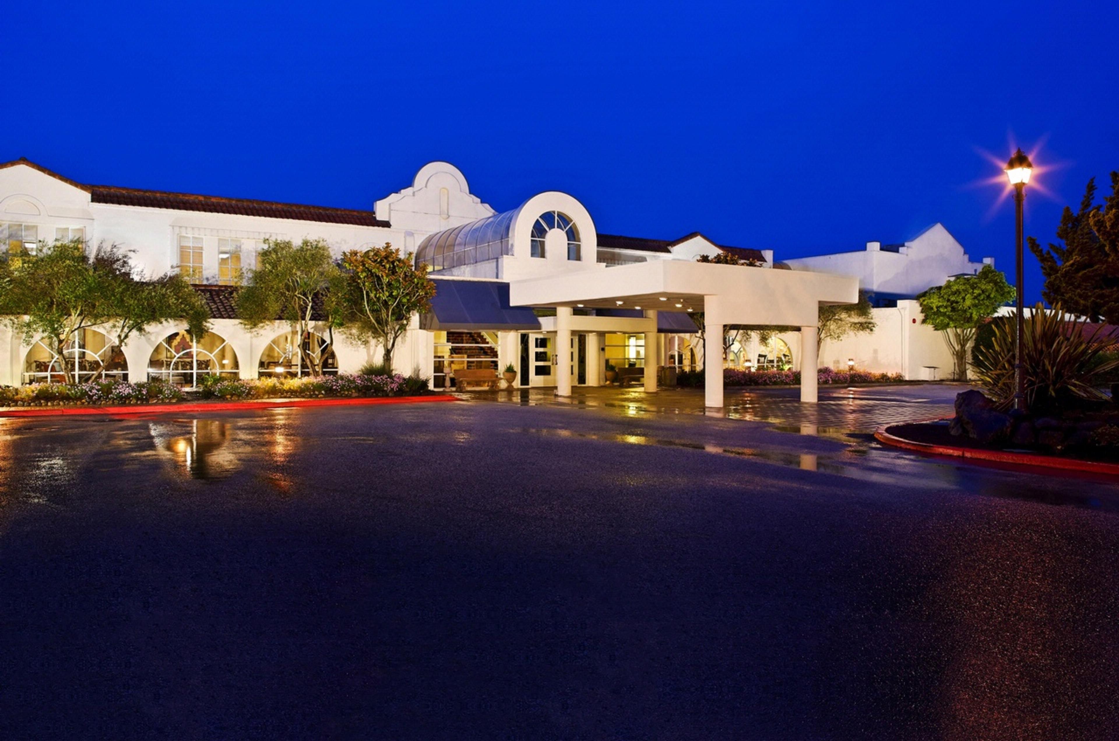 Vista Exterior Chaminade Resort & Spa