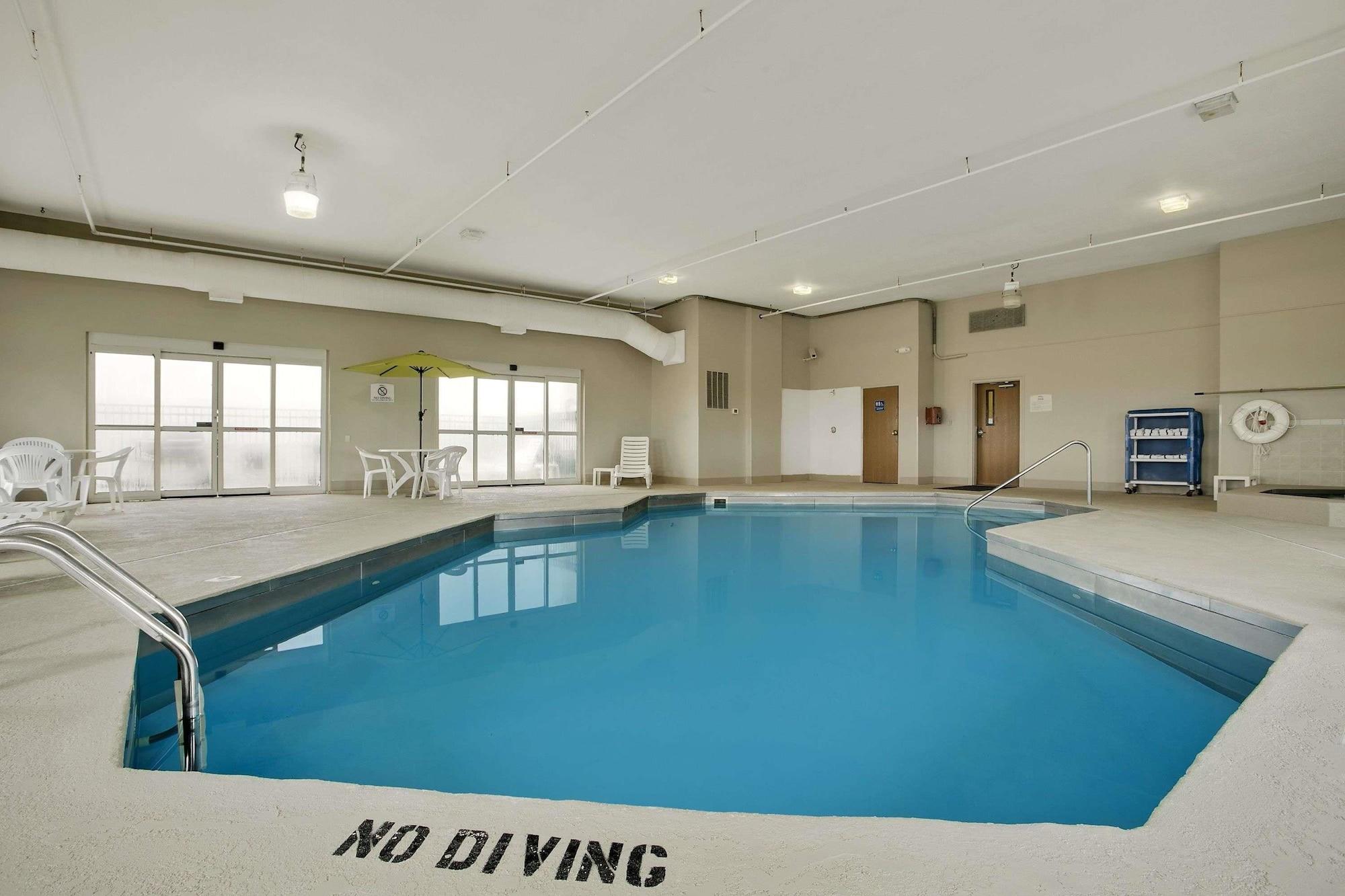 Vista Piscina Baymont by Wyndham Evansville North/Haubstadt