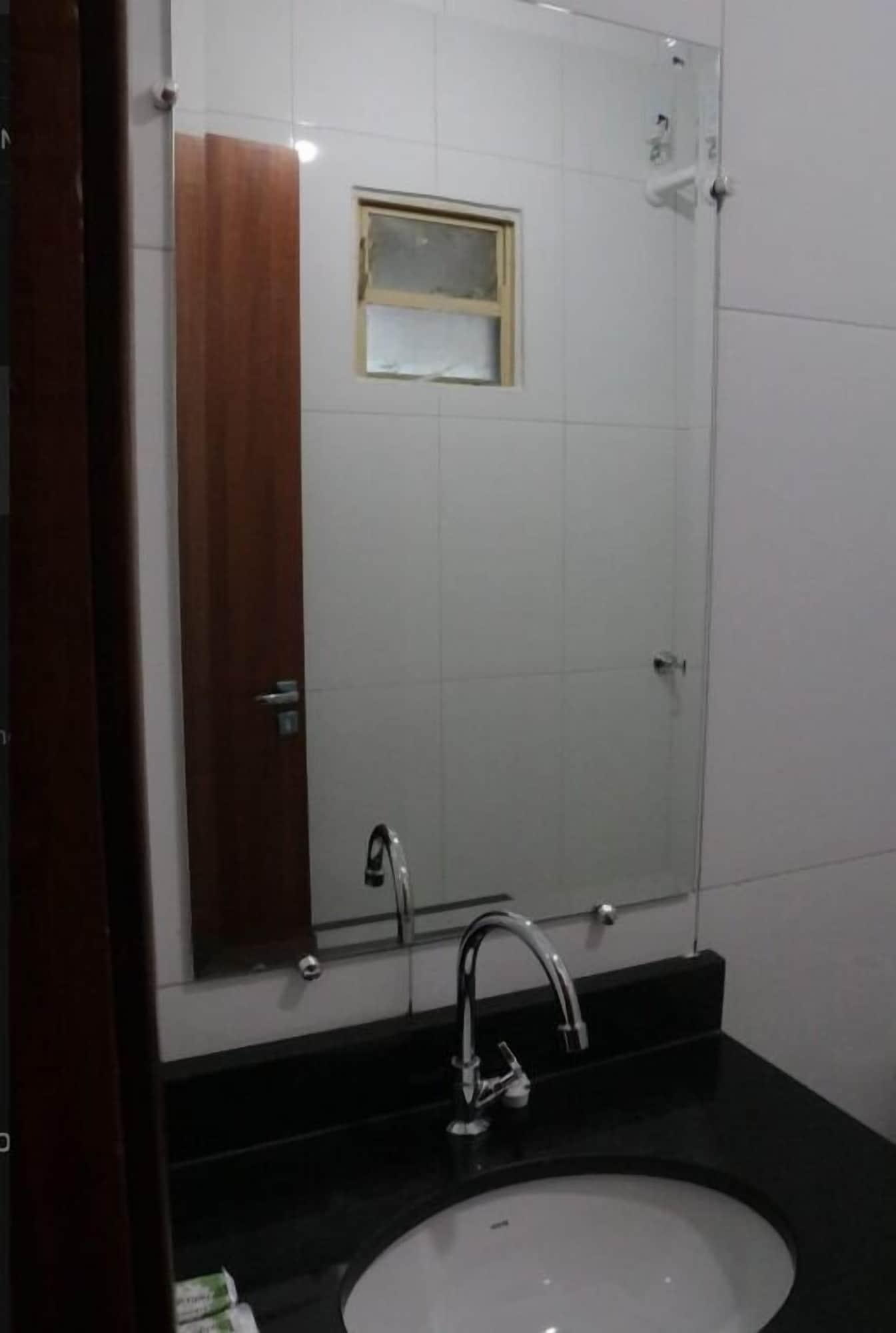 Comodidades do quarto CRYPTOS HOTEL