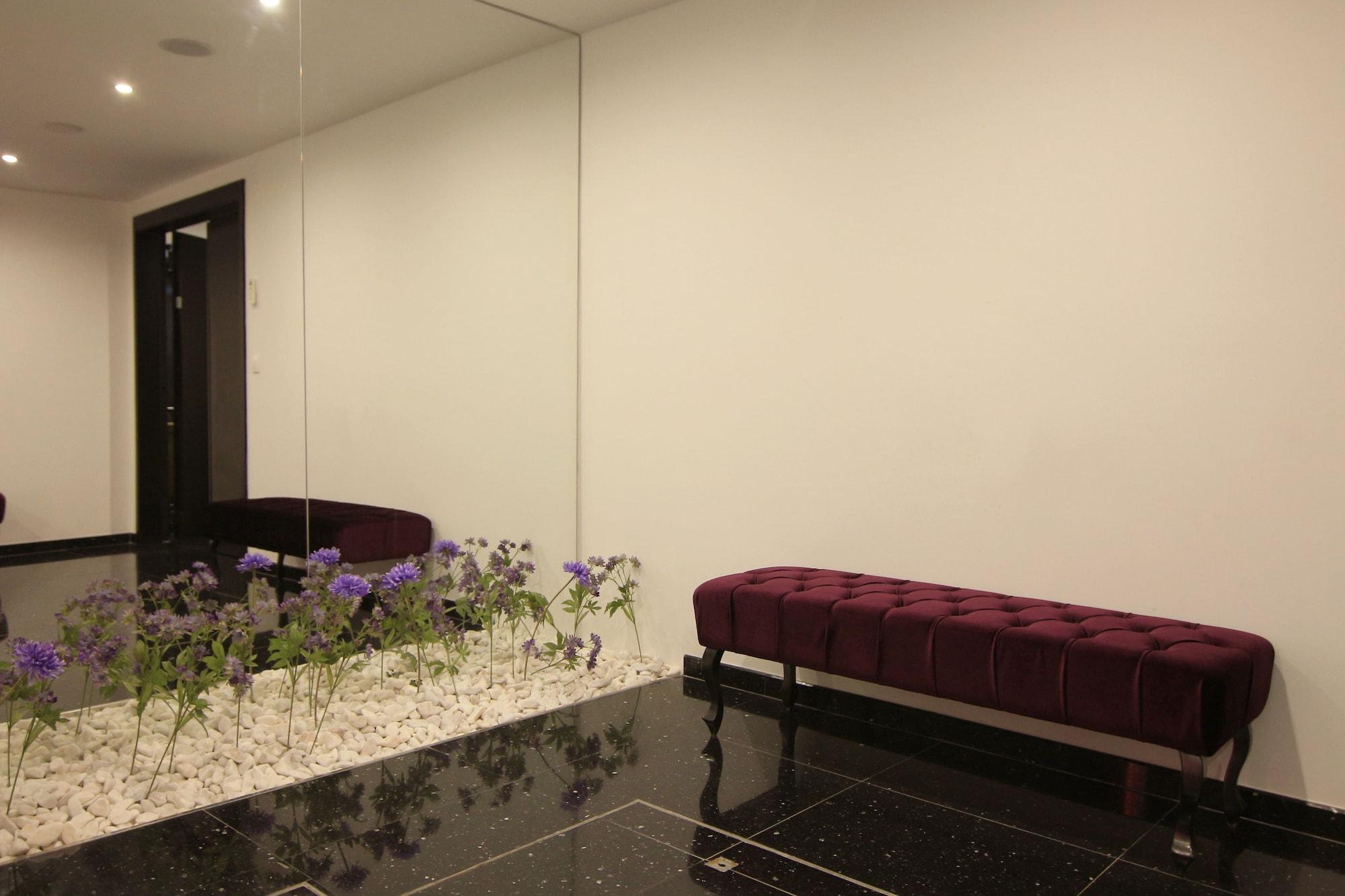 Vista Lobby Lisbon City Apartments & Suites by City Hotels