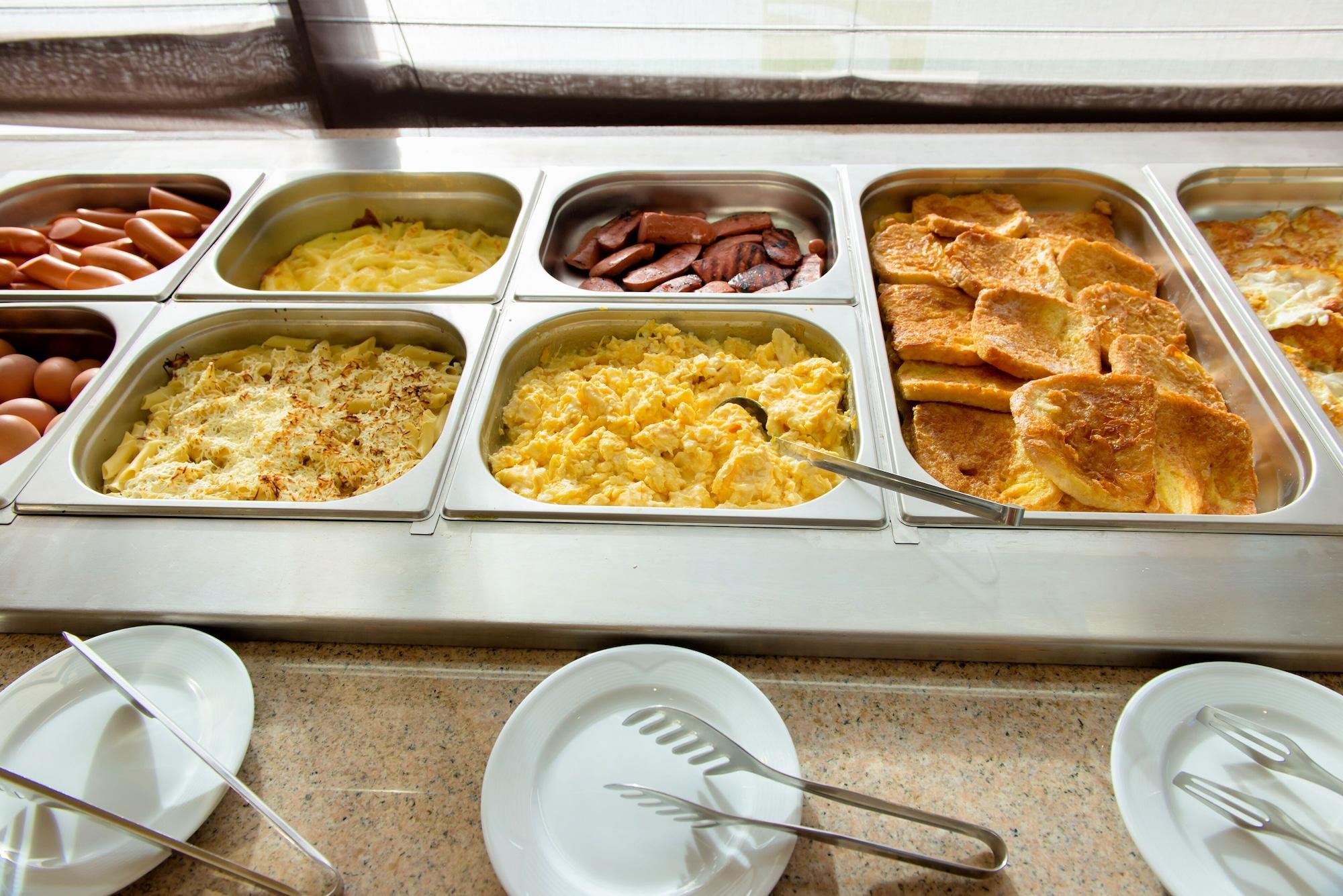 Restaurant Target Hospitality-Watford City Lodge