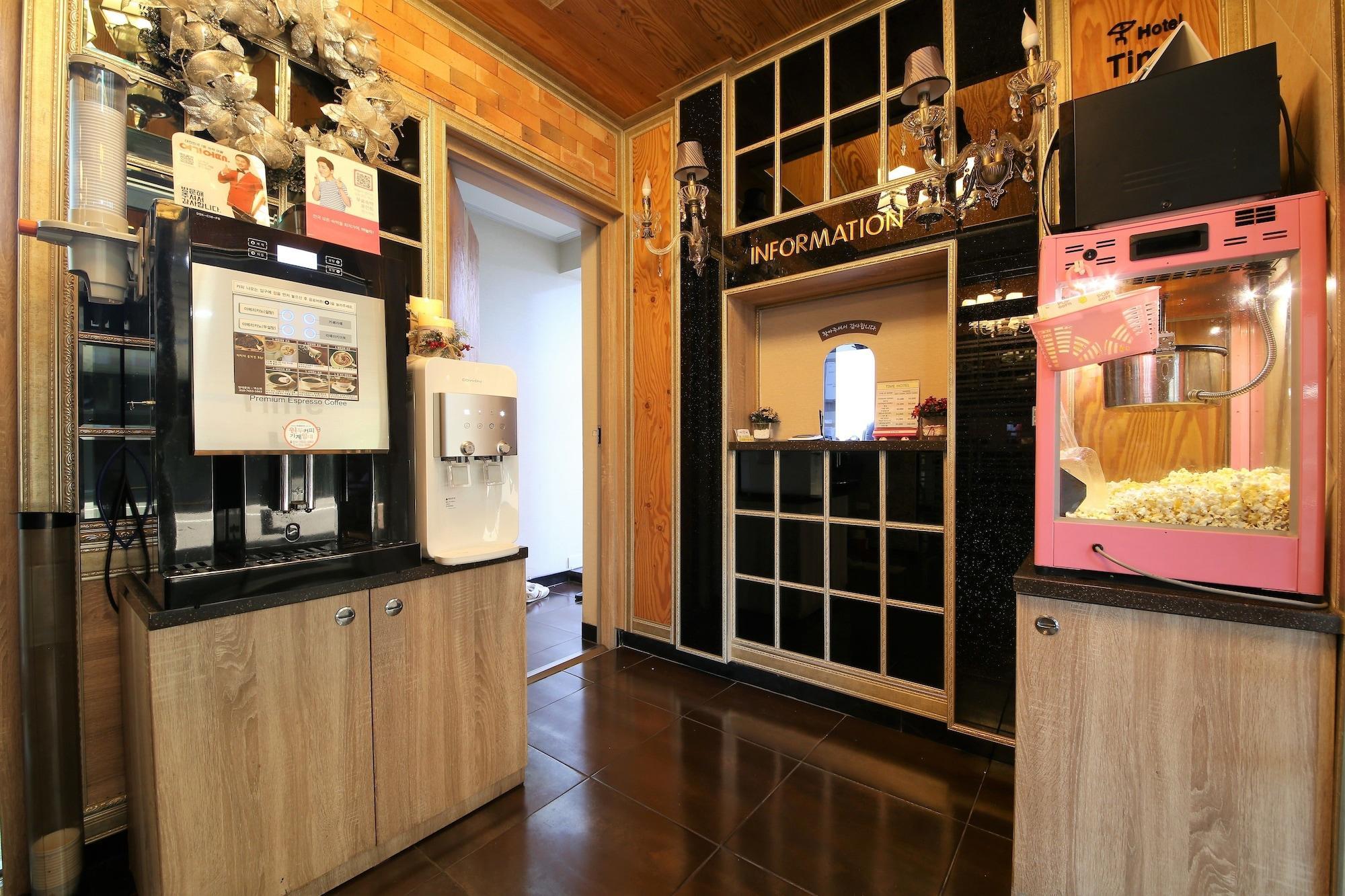 Instalaciones Recreativas Time Hotel